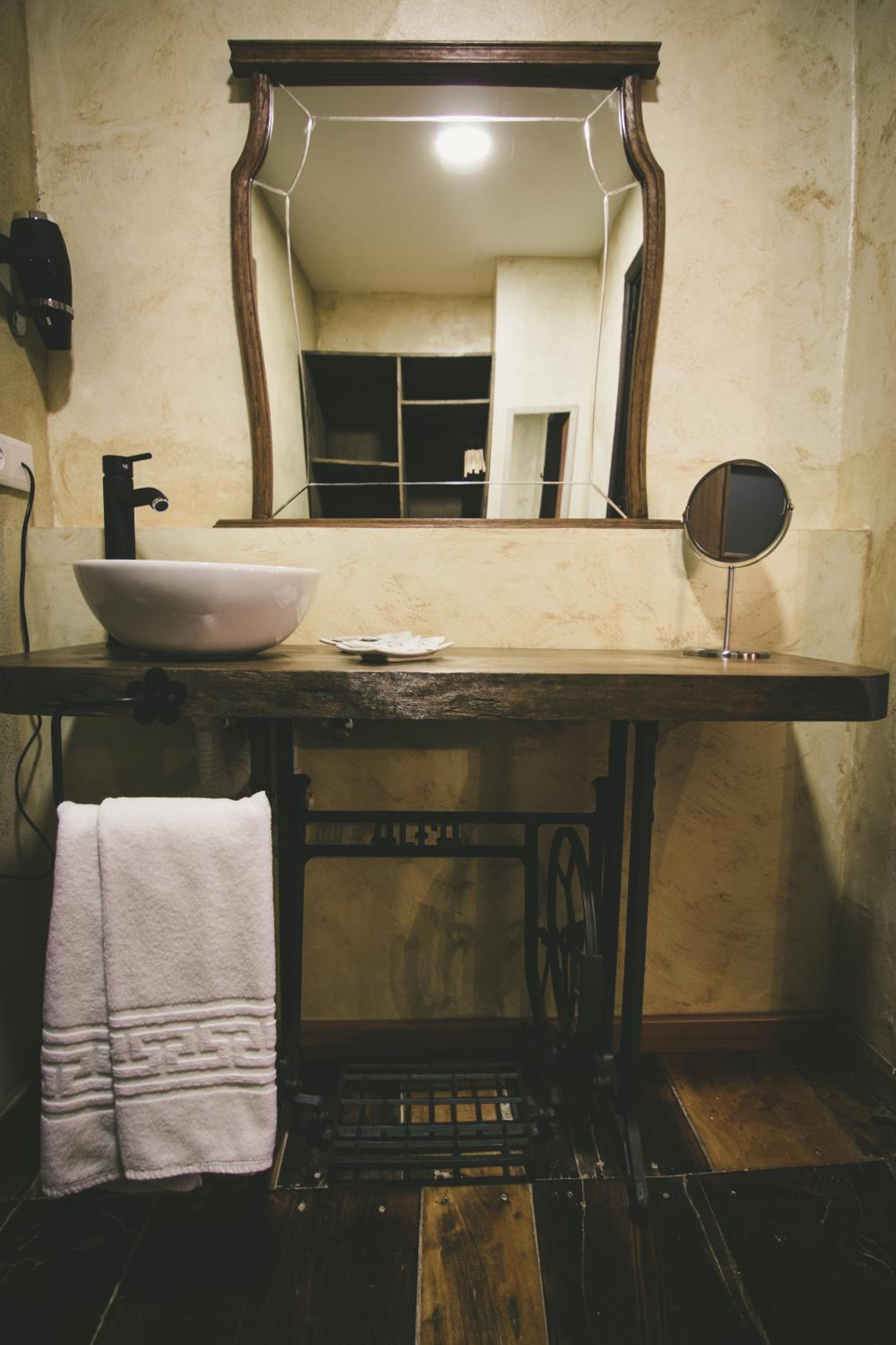 Double Room - Photo 2