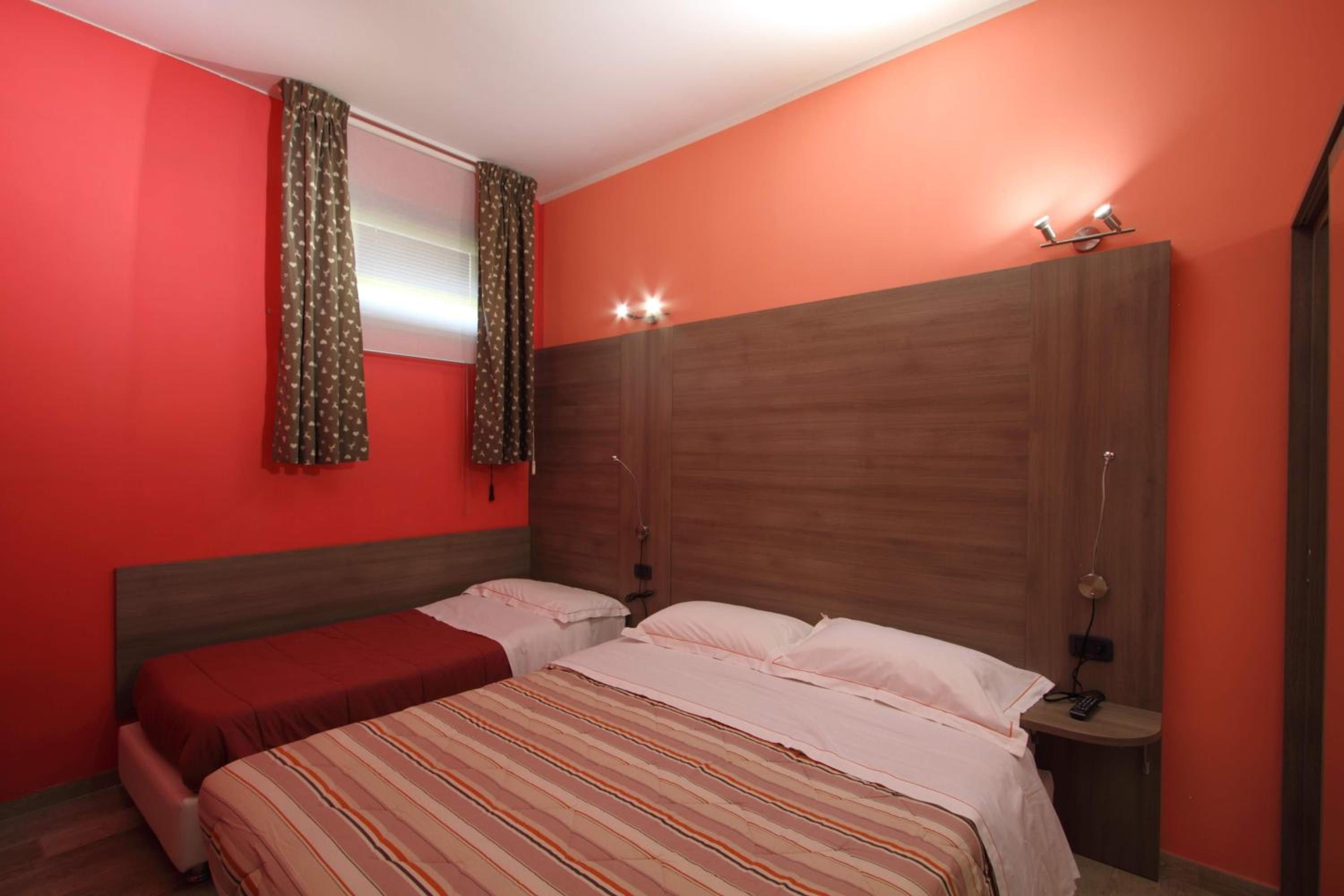 Basic Triple Room photo 1