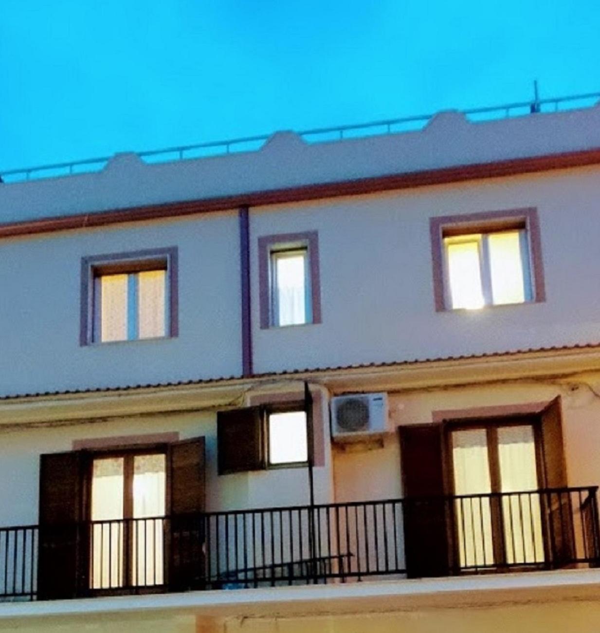 Deluxe Double Room (2 Adults + 1 Child) photo 3