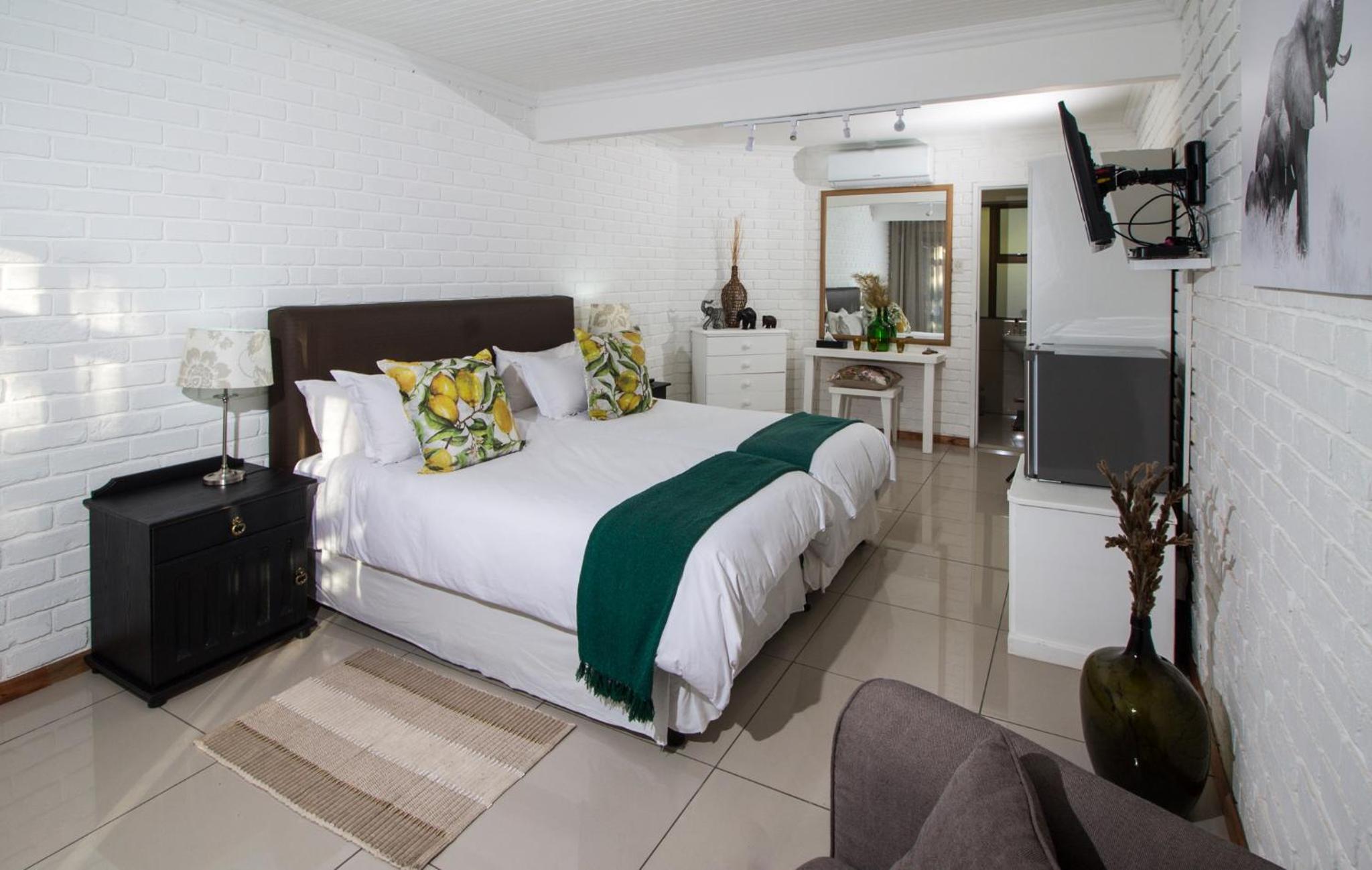 Standard Twin Room - Photo 6