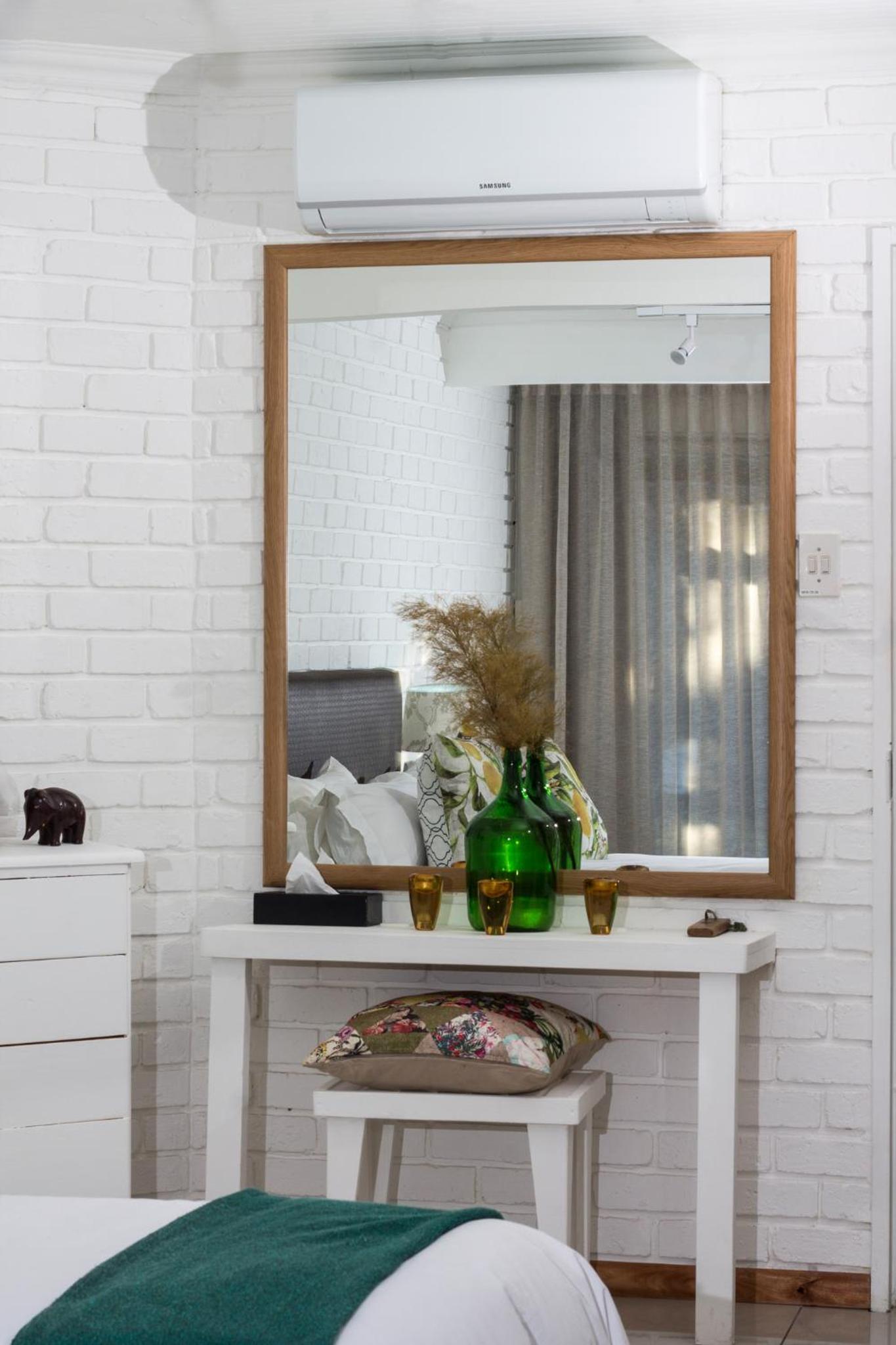 Standard Twin Room - Photo 9