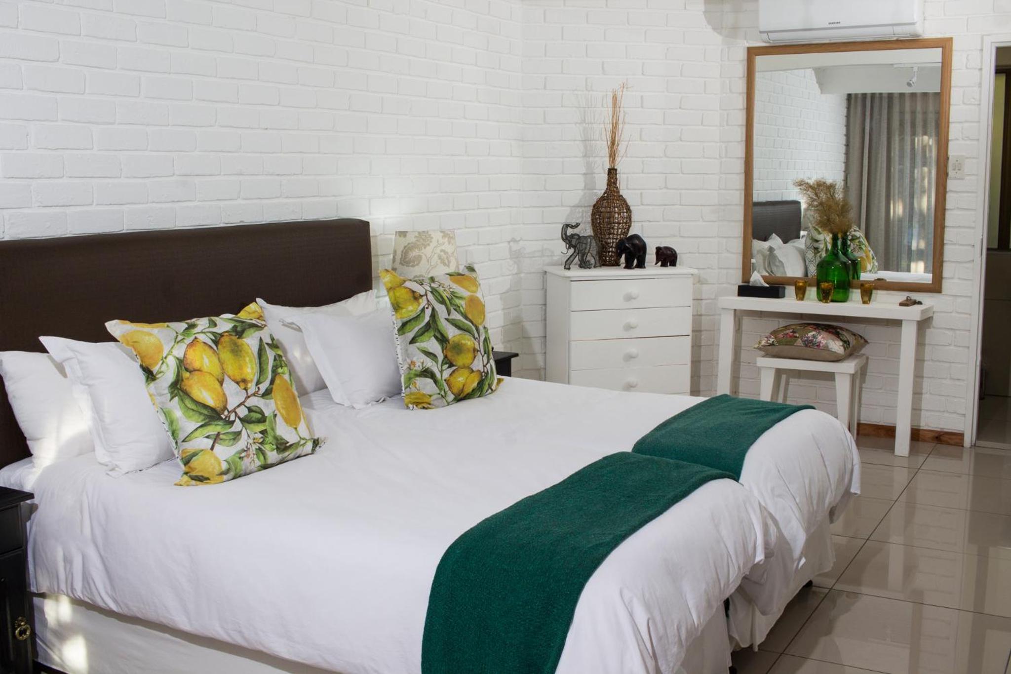 Standard Twin Room - Photo 4