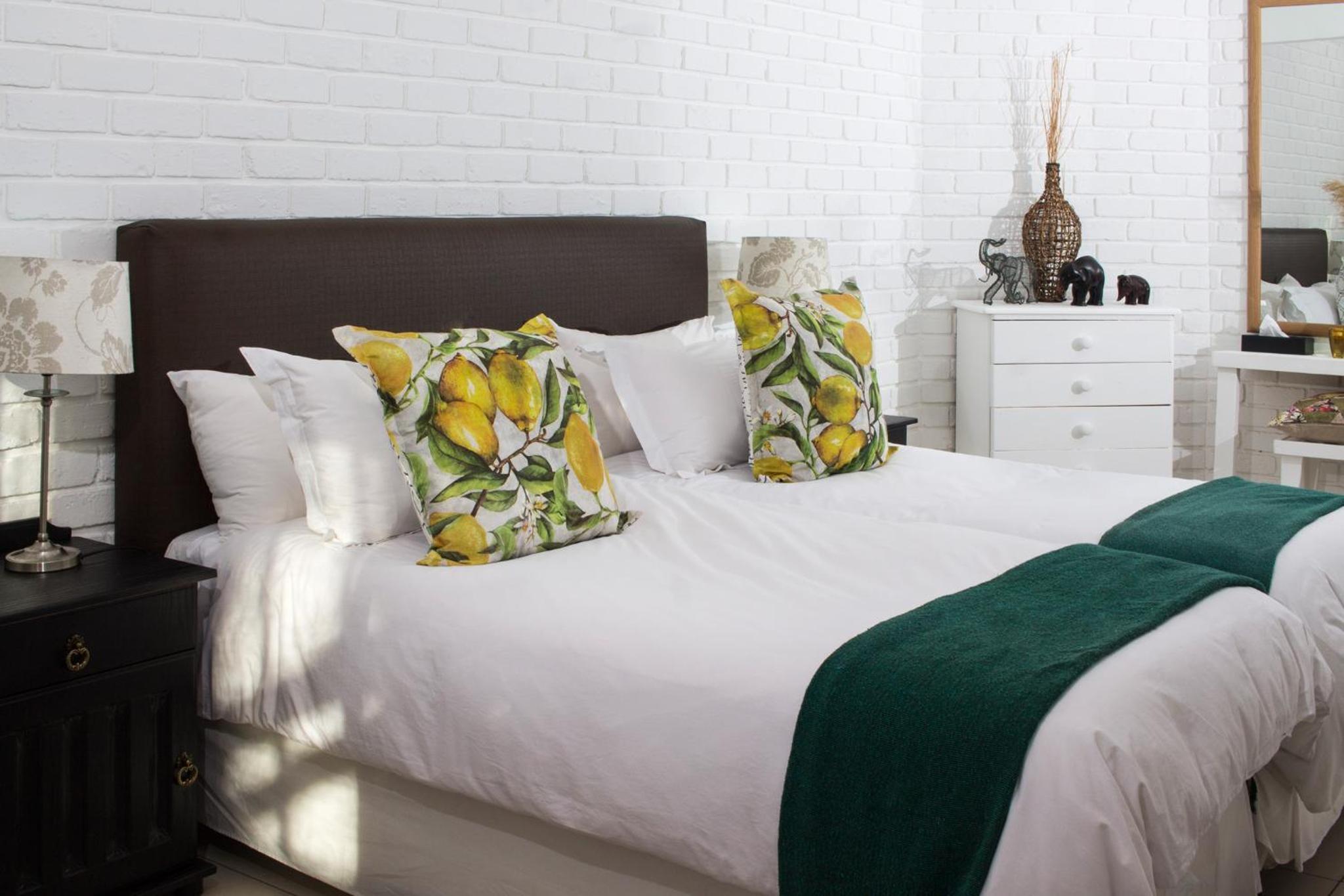 Standard Twin Room - Photo 3