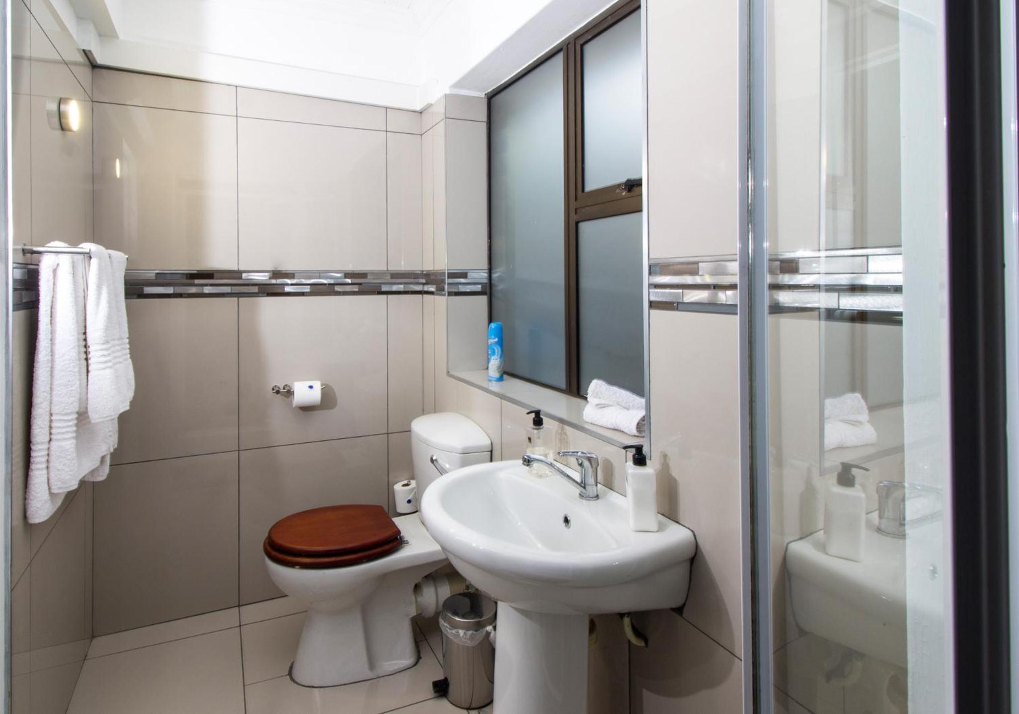 Standard Twin Room - Photo 2