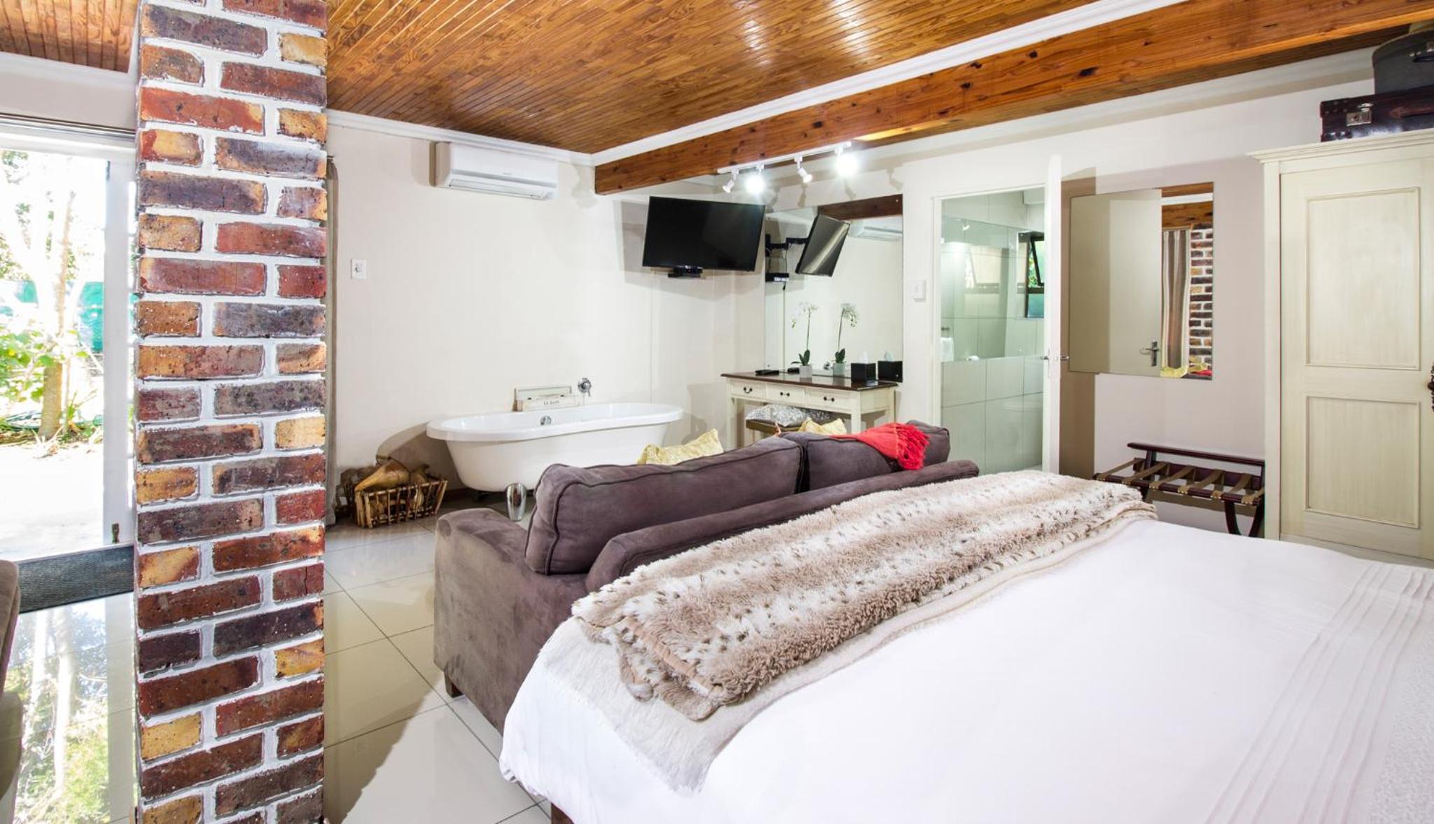 Double Room - Photo 12