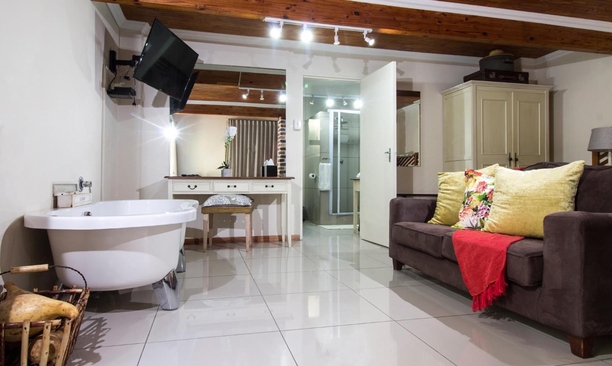 Double Room - Photo 15