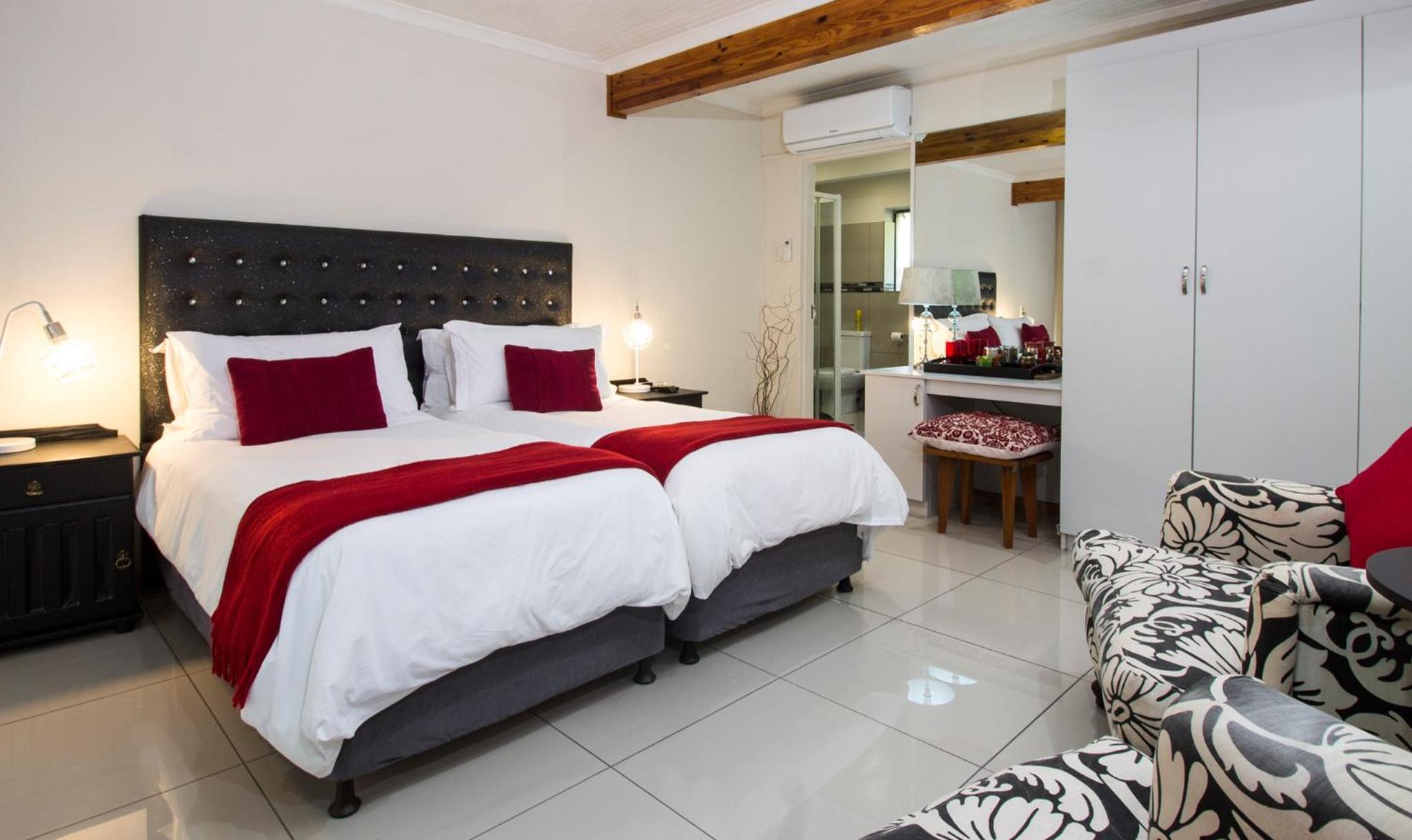 Twin Room - Photo 8