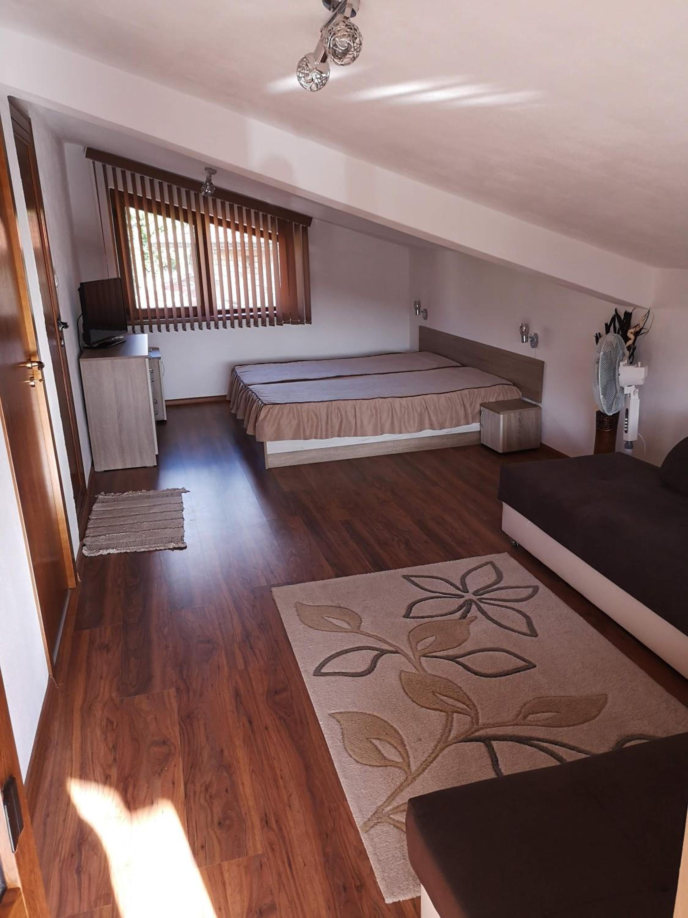 Quadruple Room with Private Bathroom photo 2