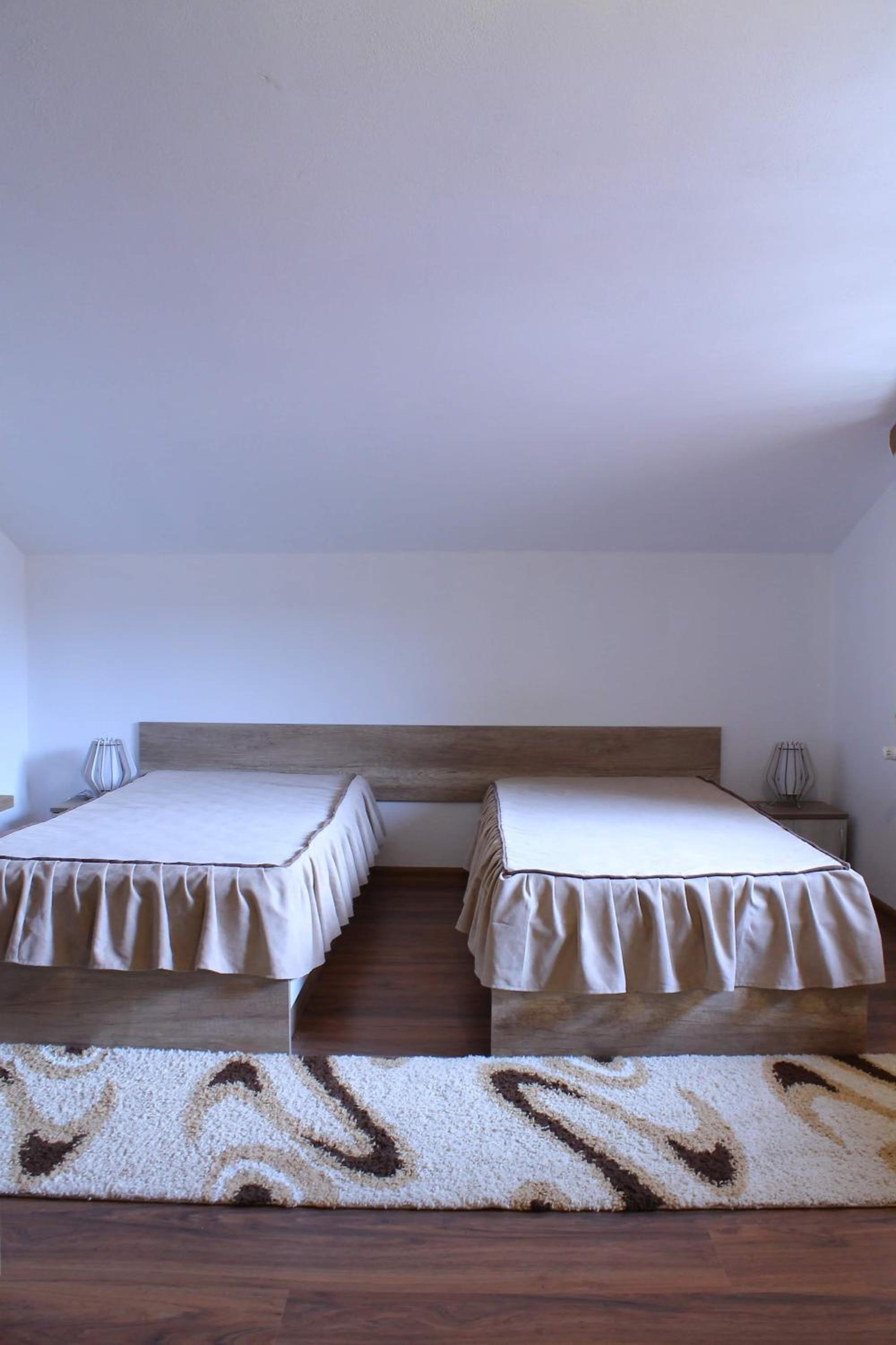 Twin Room with Private Bathroom photo 2