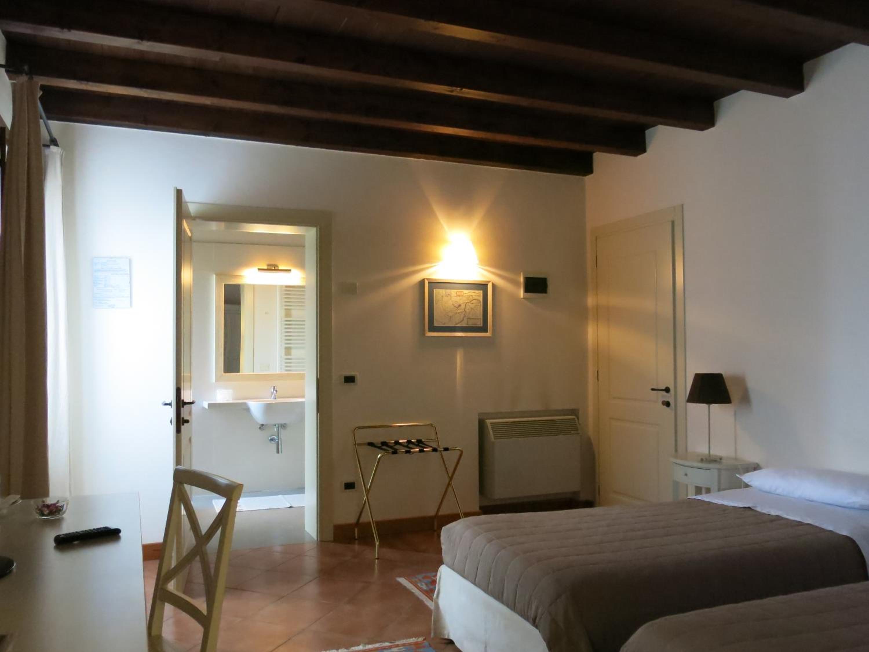 Twin Room with Private Bathroom