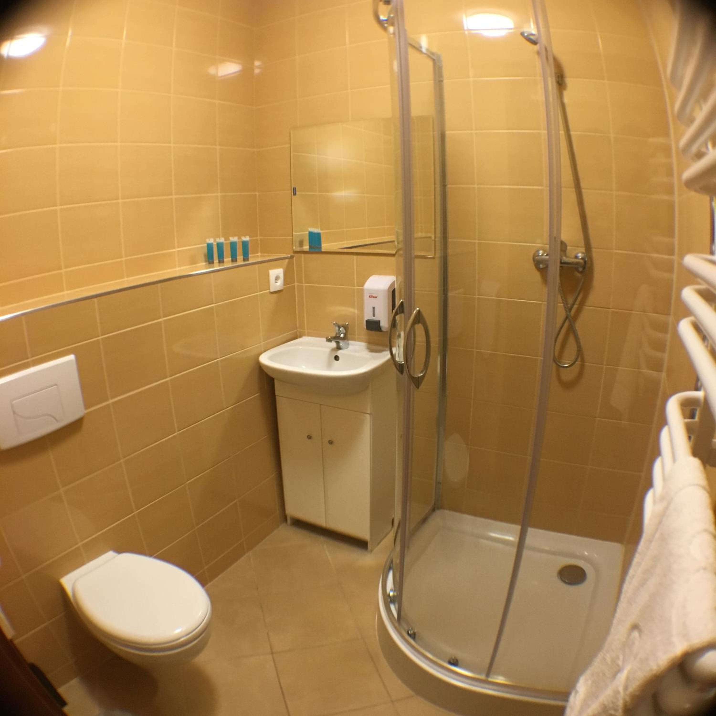Quadruple Room with Balcony - Photo 4