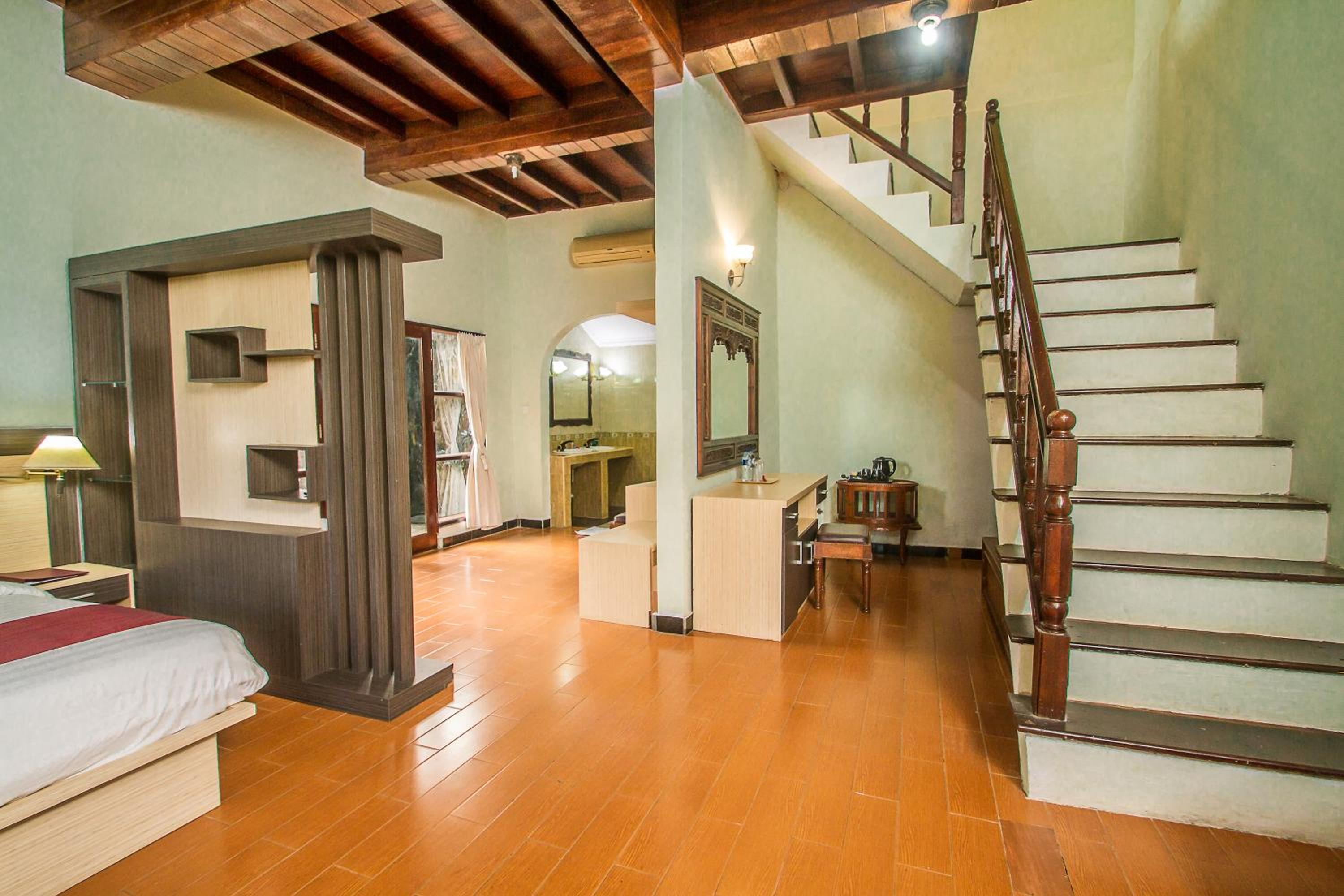 Villa with Private Pool - Photo 6