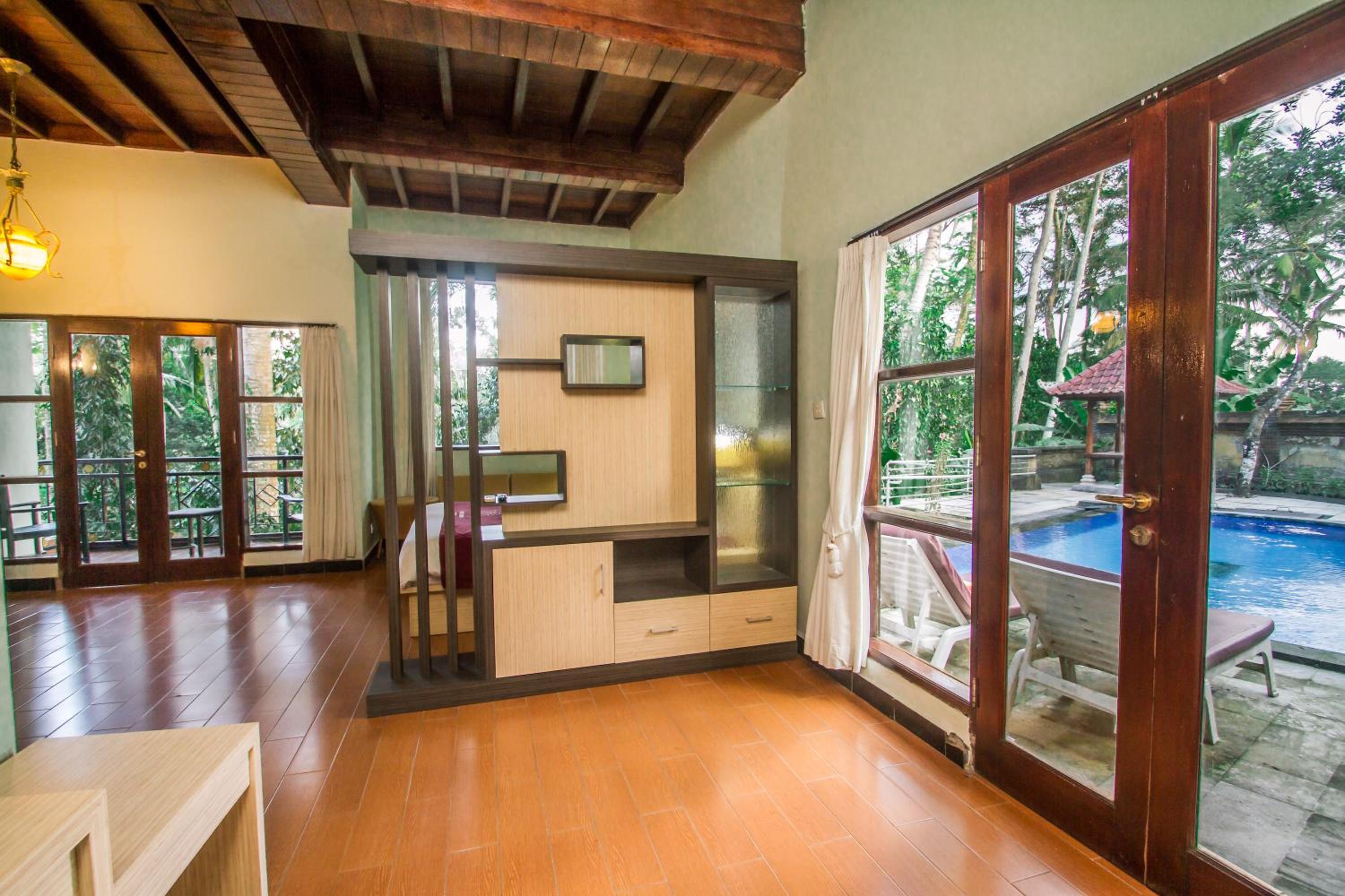 Villa with Private Pool - Photo 2