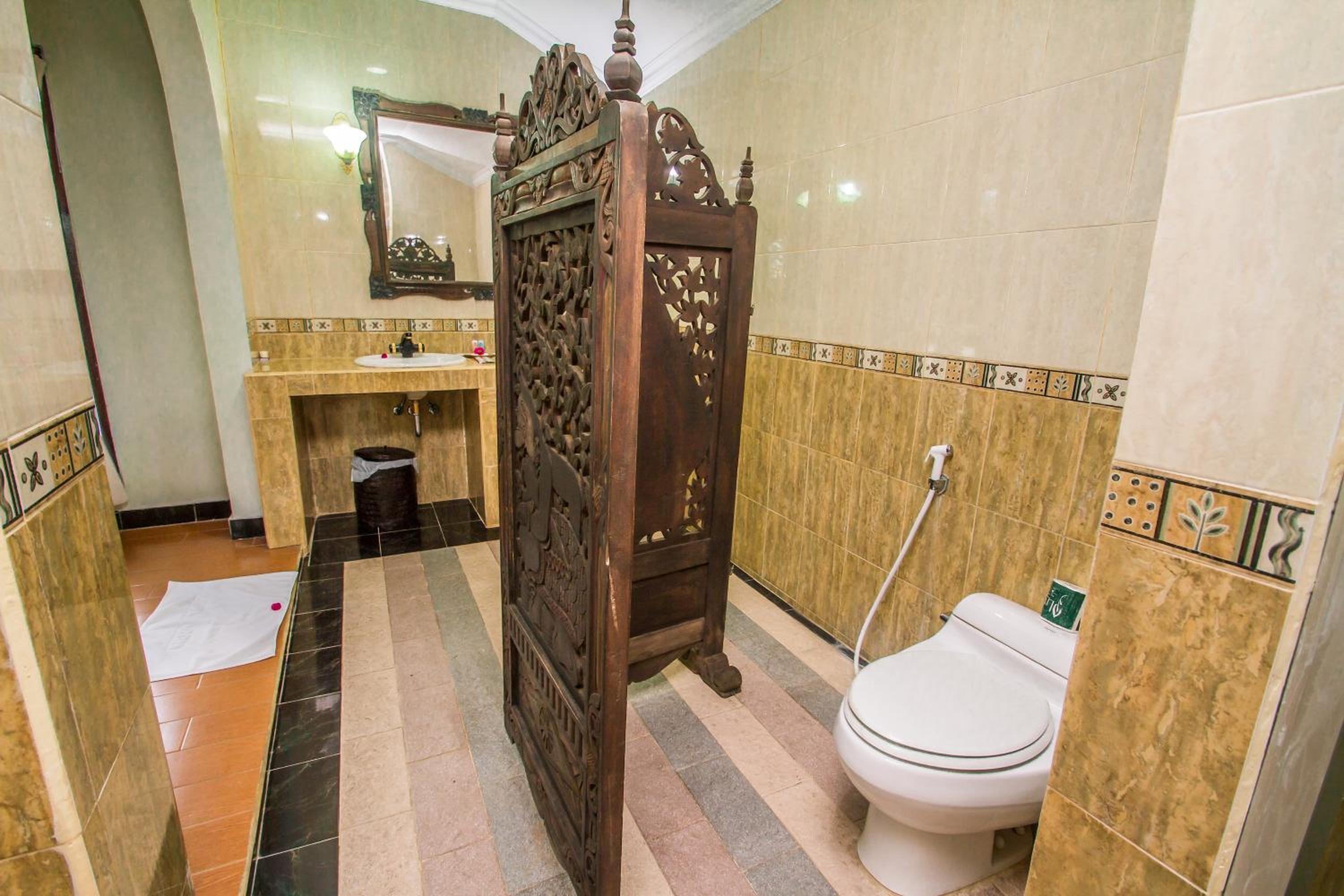 Villa with Private Pool - Photo 3
