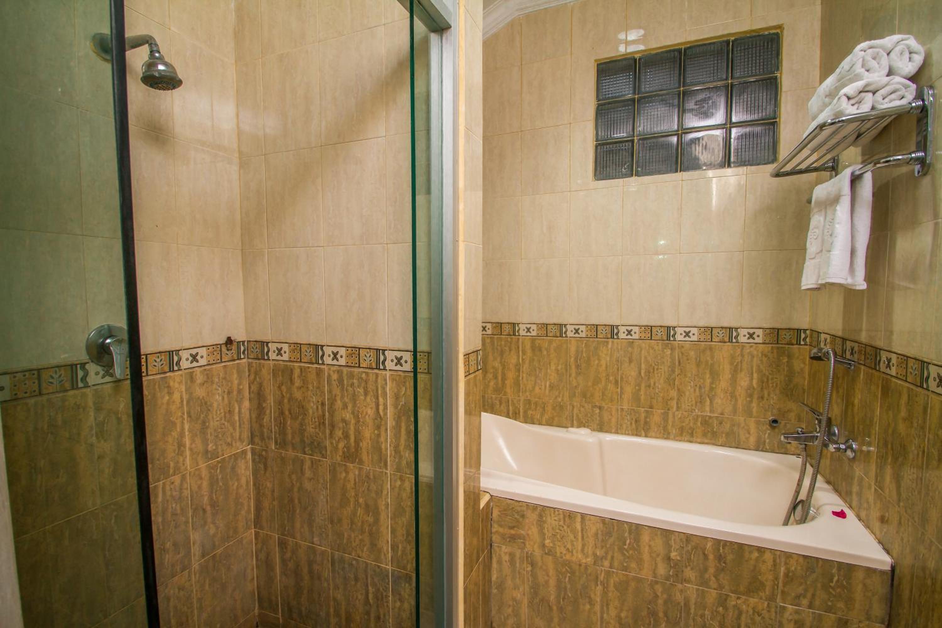 Villa with Private Pool - Photo 4