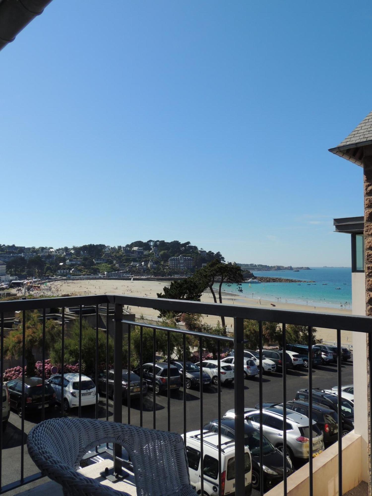 Apartment with Partial Sea View and Balcony photo 2