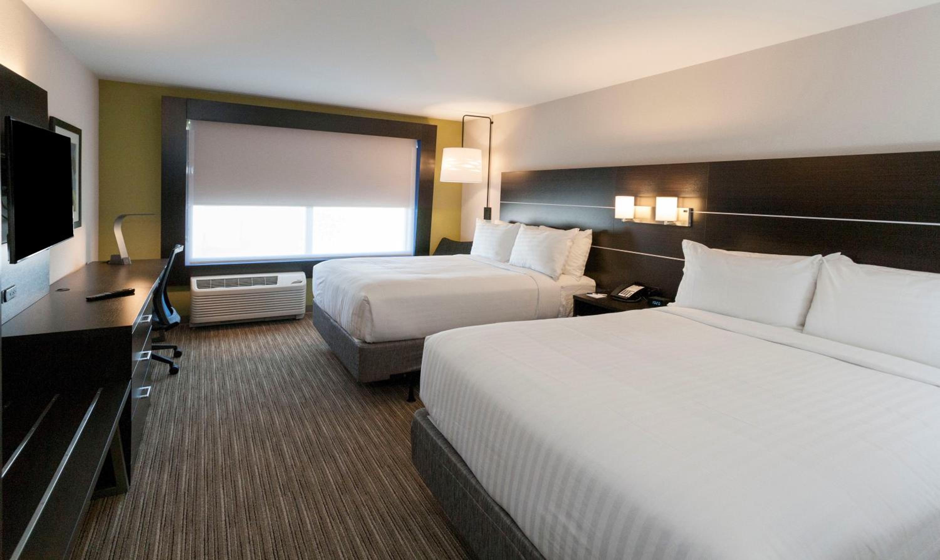 Queen Room with Two Queen Beds - Disability Access Tub/Non-Smoking