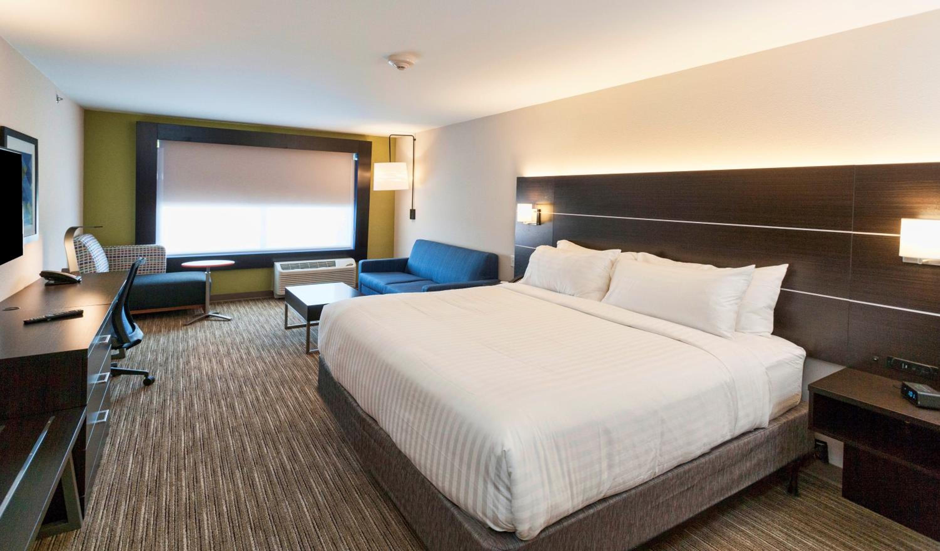 Holiday Inn Express & Suites - Dodge City by IHG