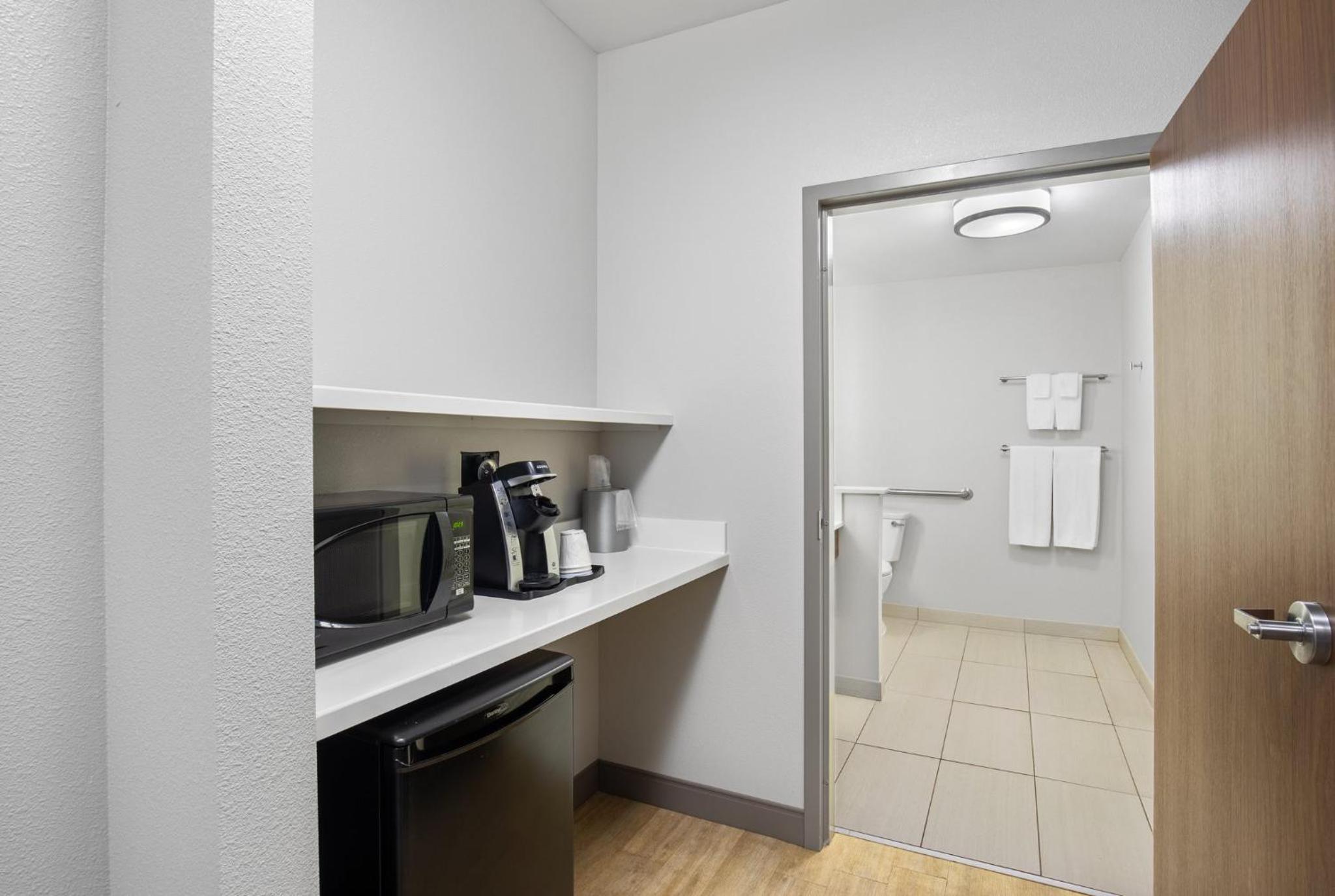 King Suite - Hearing Accessible/Non-Smoking