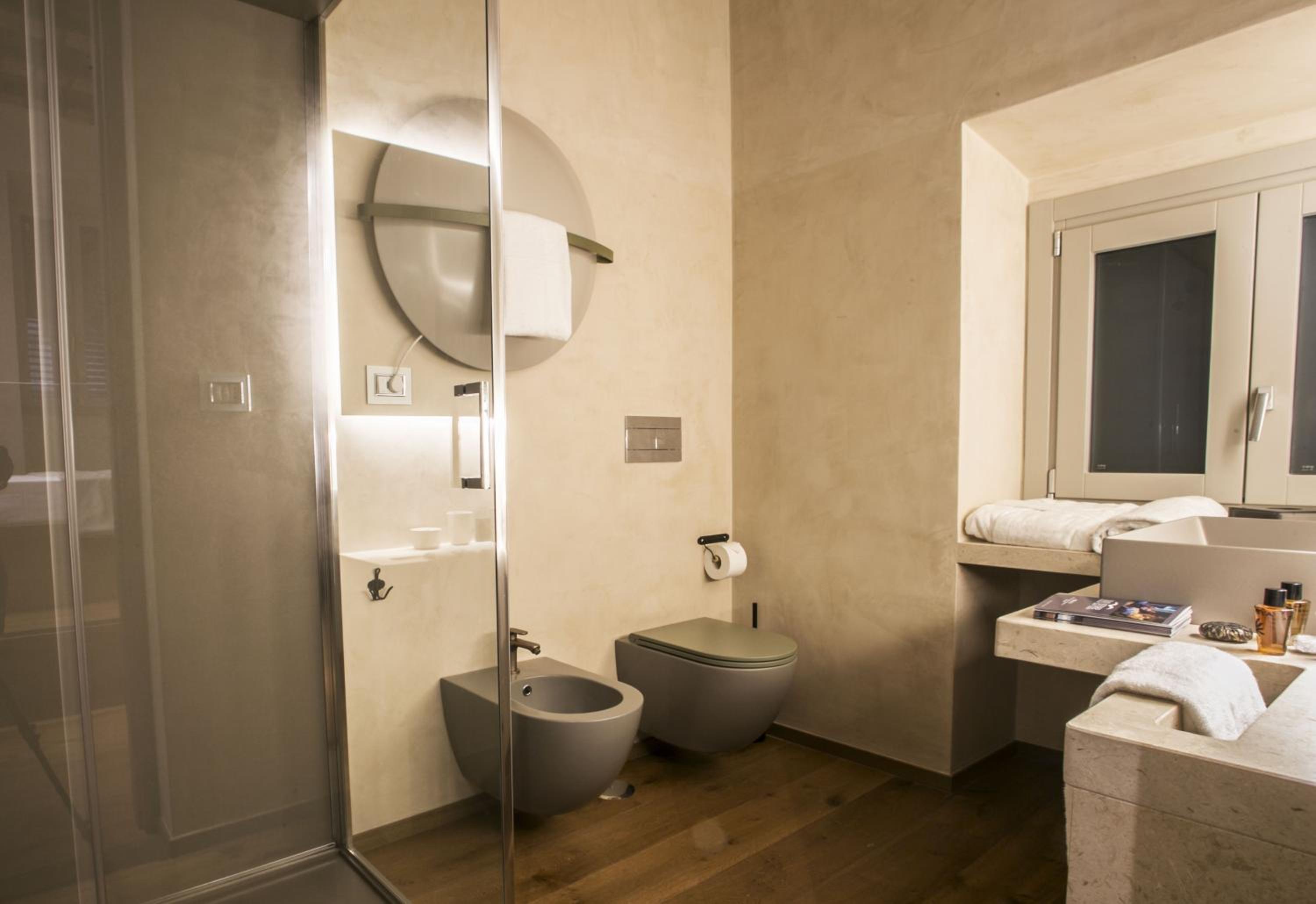 Deluxe King Room photo 3