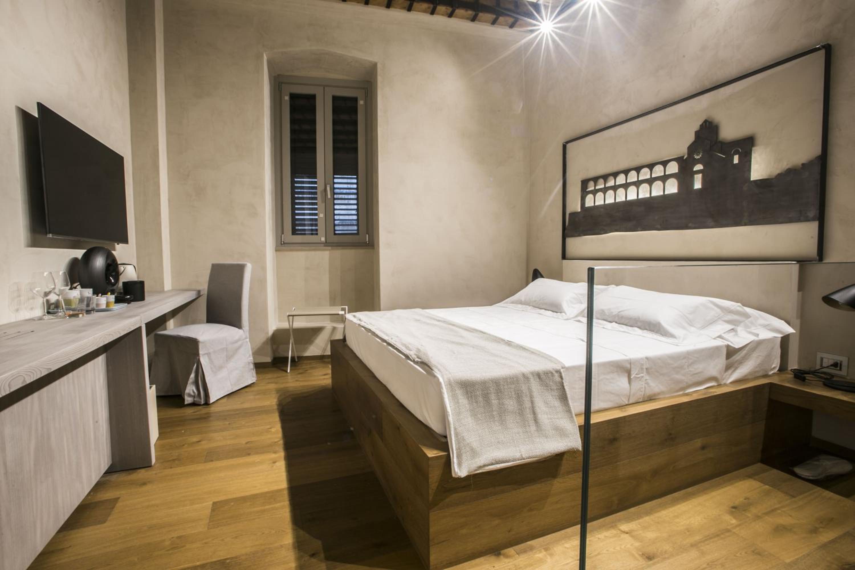 Deluxe King Room photo 2