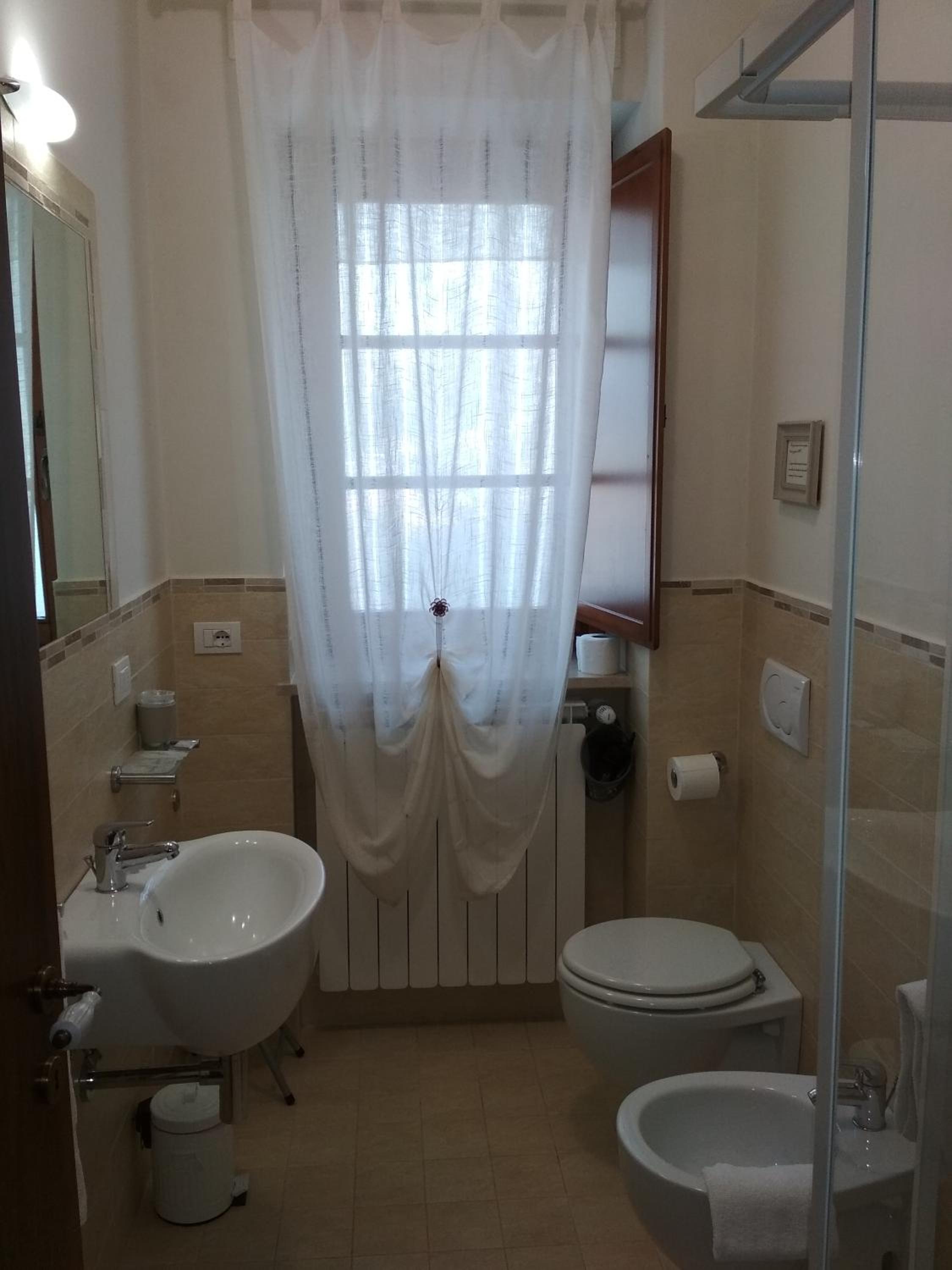 Matrimoniale con bagno al piano inferiore - Photo 5