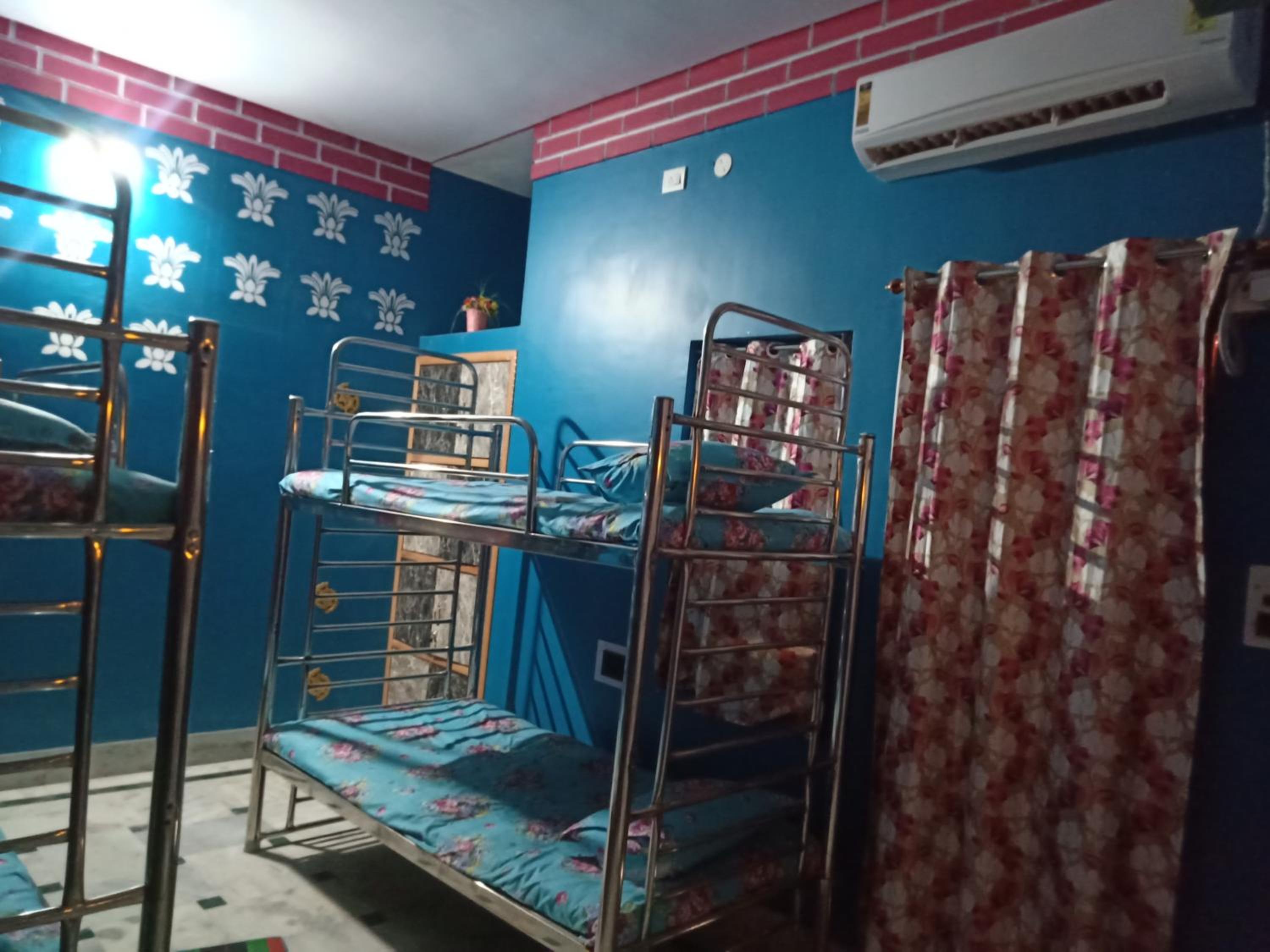 Bed in 4-Bed Mixed Dormitory Room photo 1