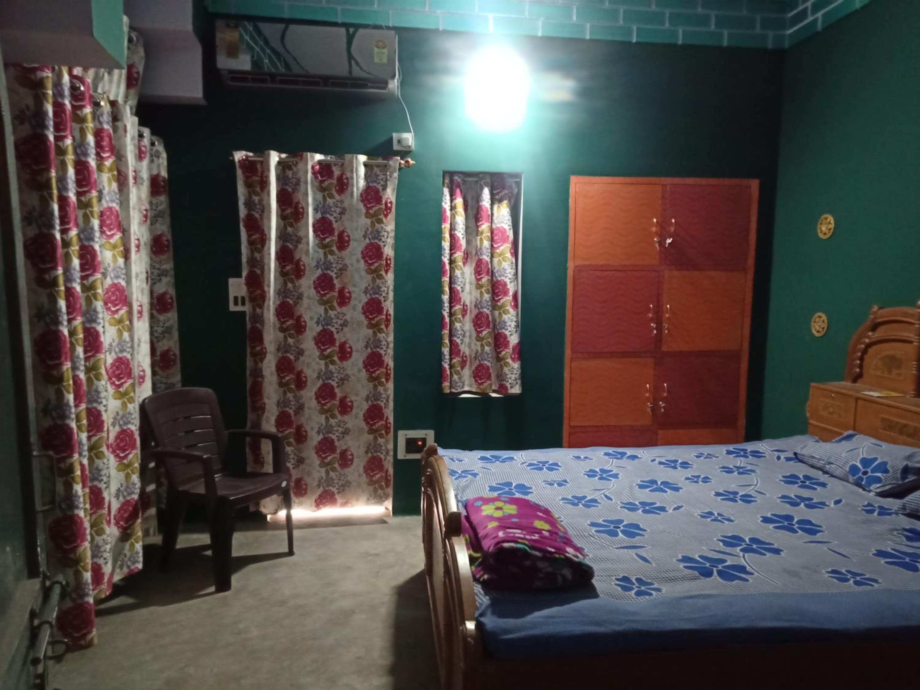 Double Room with Shared Bathroom photo 3