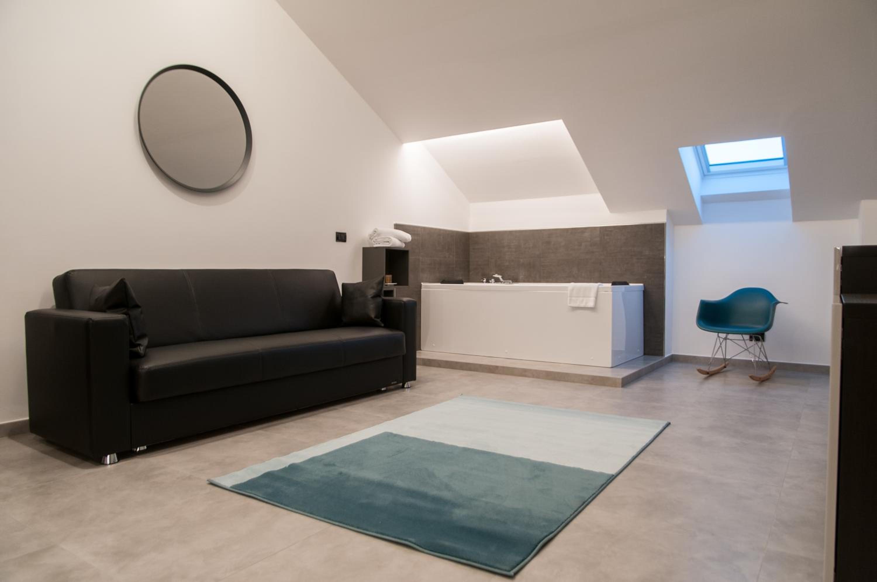 Suite - Photo 3