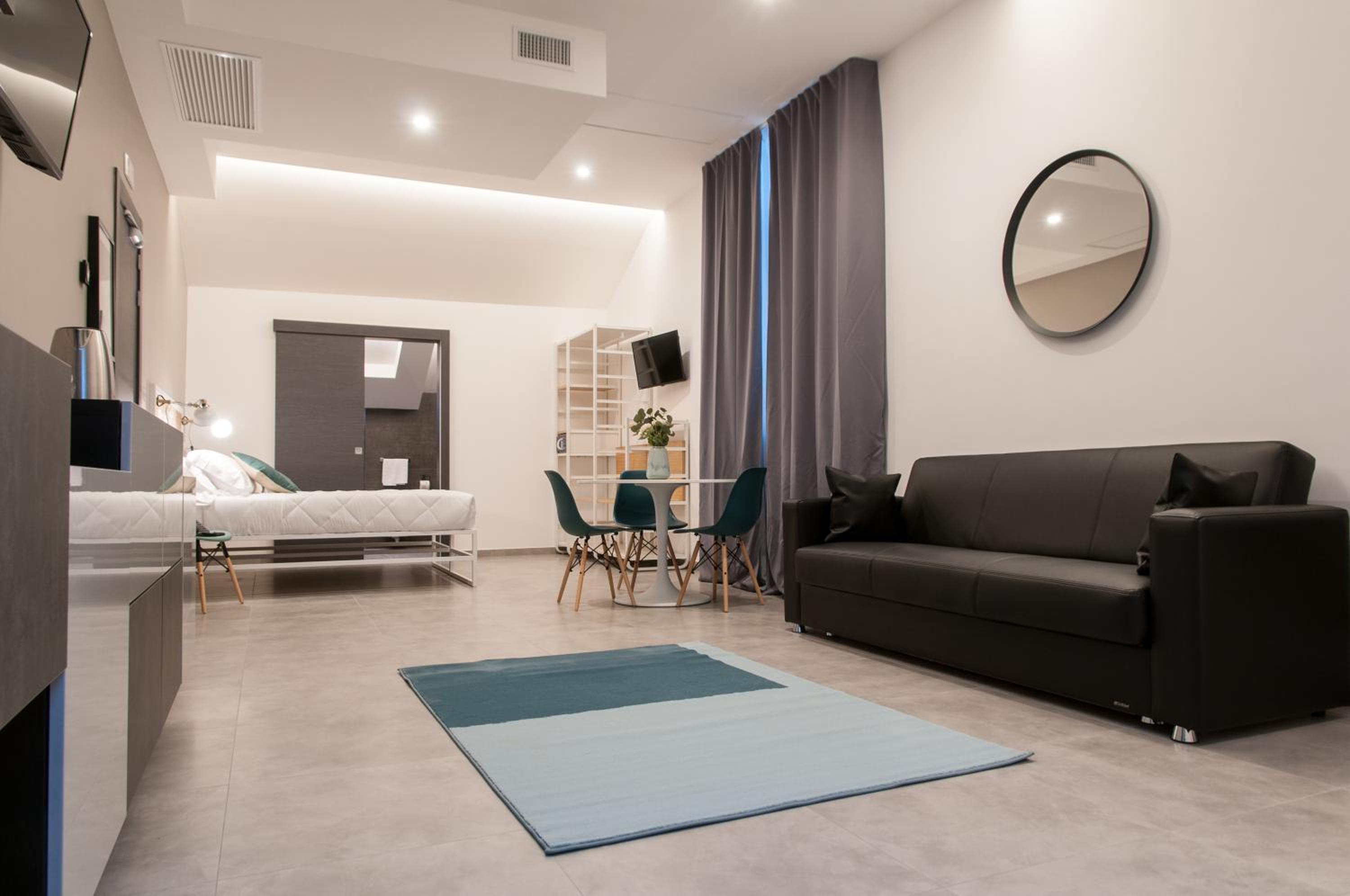 Suite - Photo 7