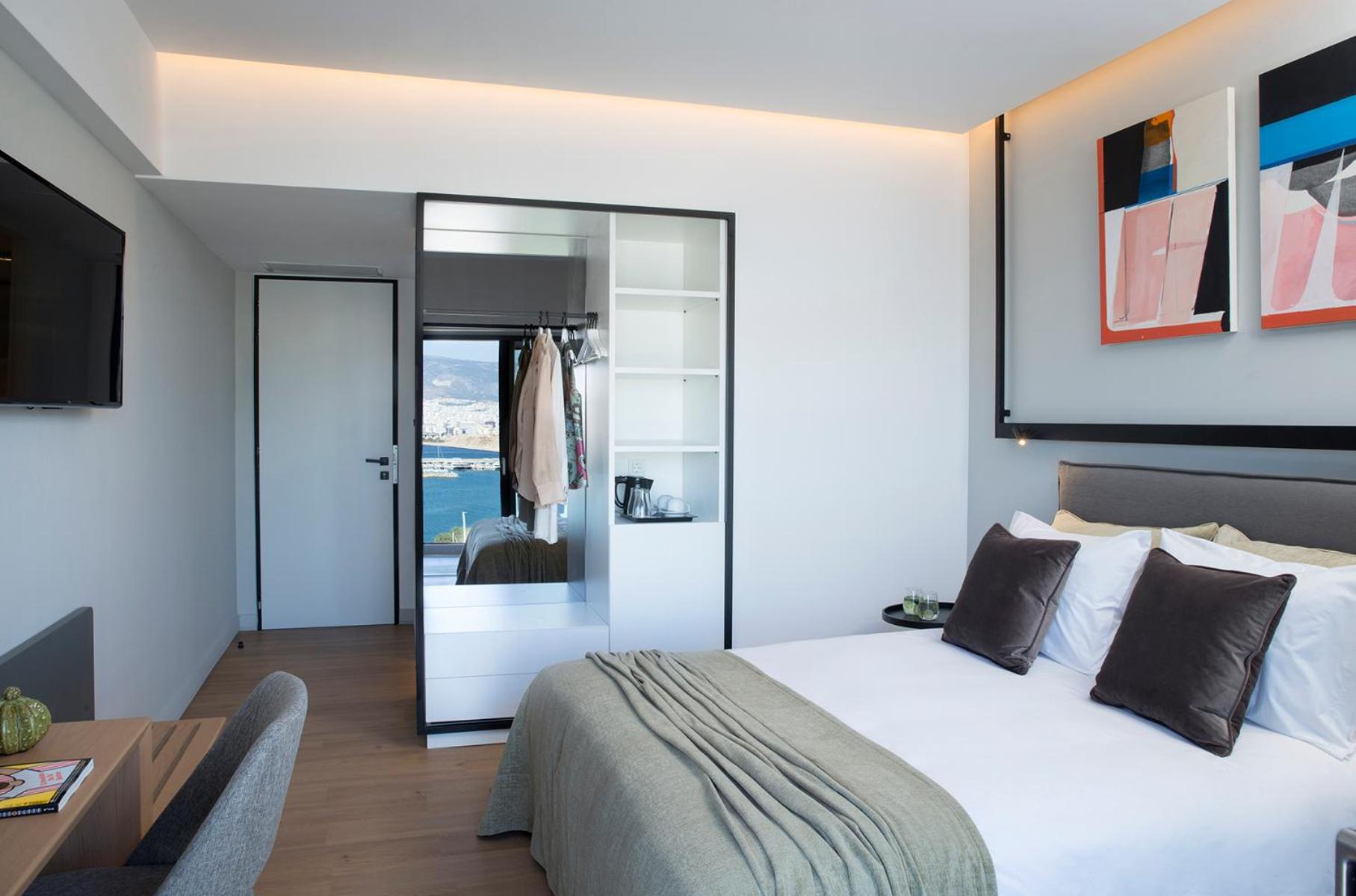 Queen Room with Sea View thumbnail 5