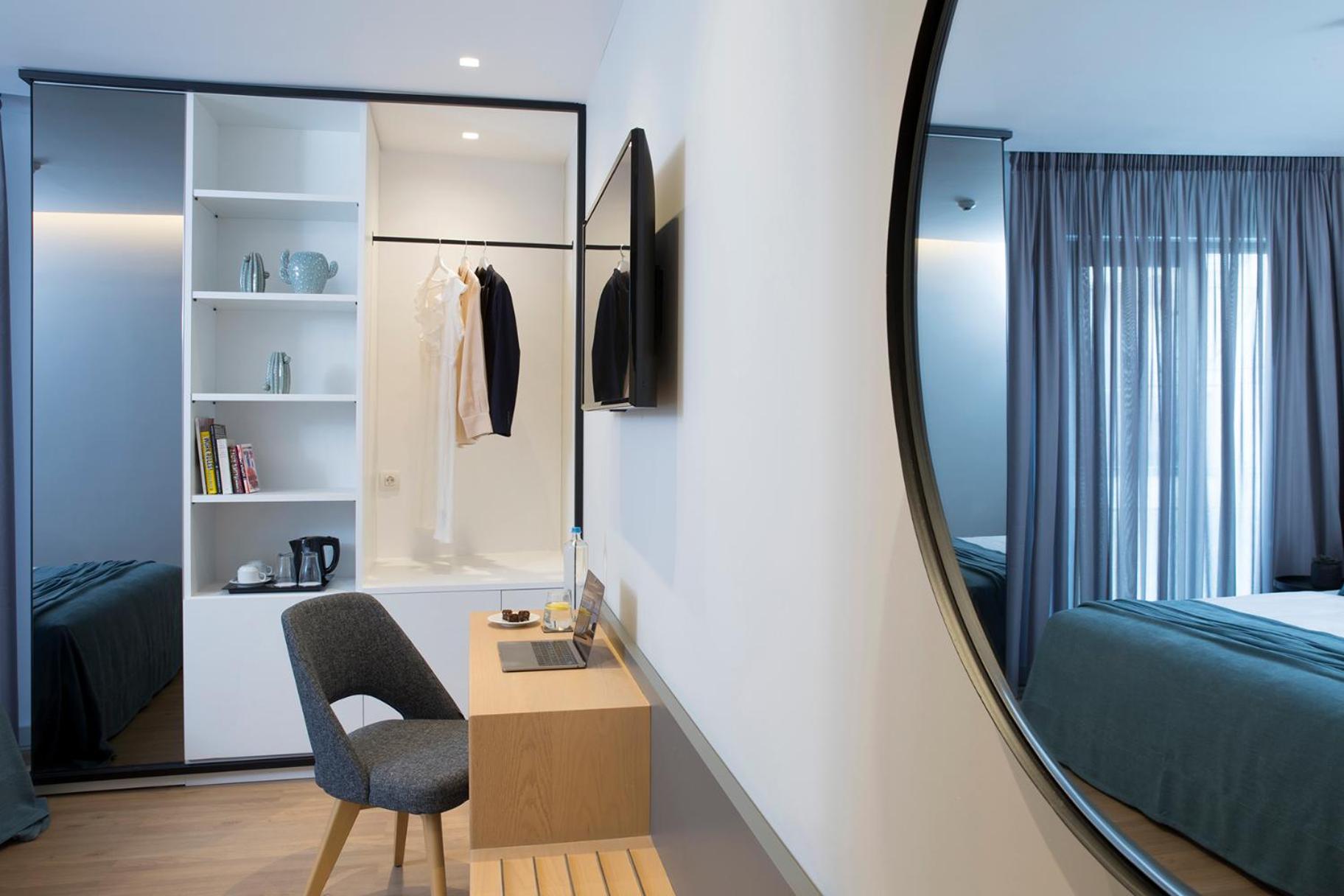 Standard Double Room thumbnail 5