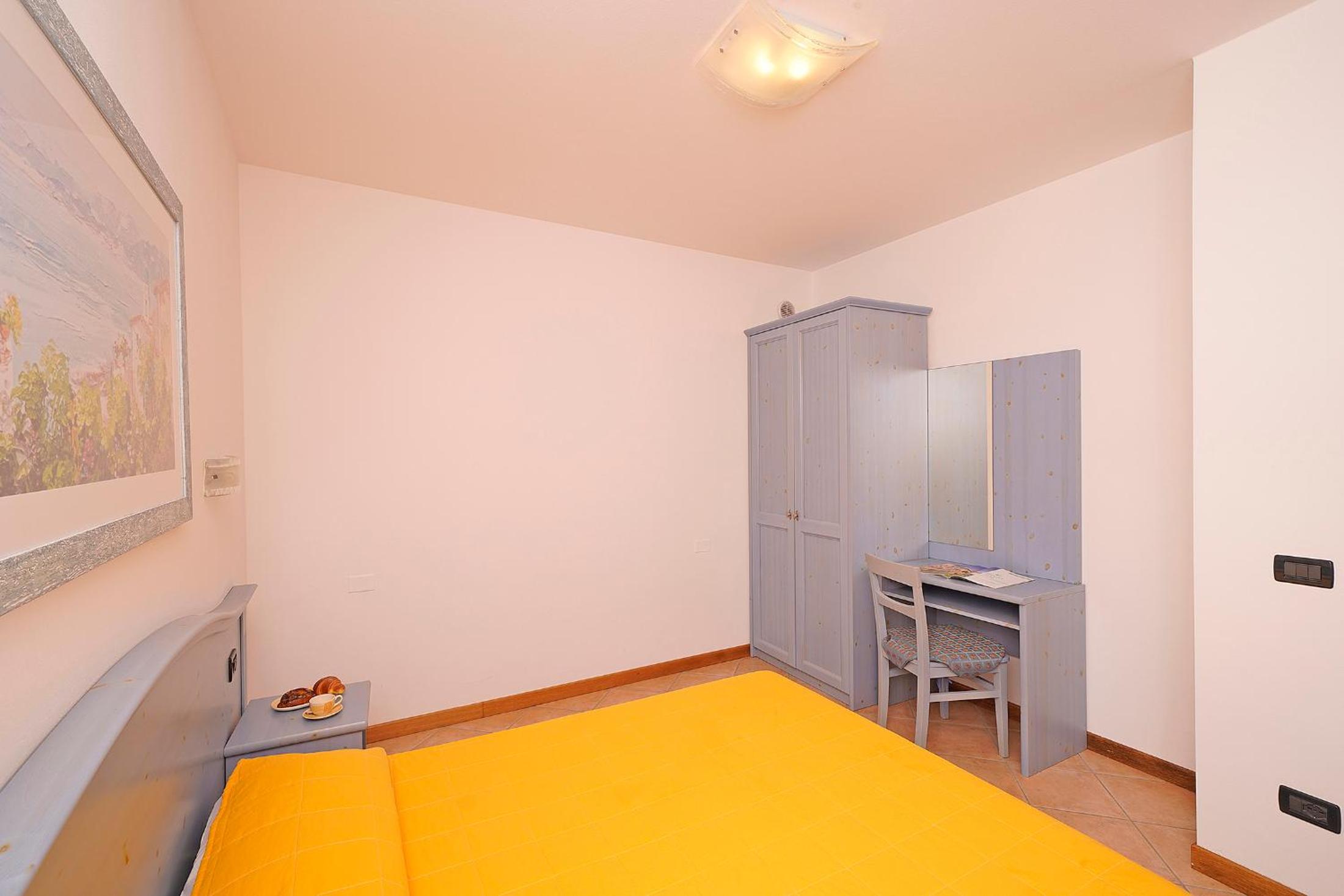Superior One-Bedroom Apartment with Lake View photo 3