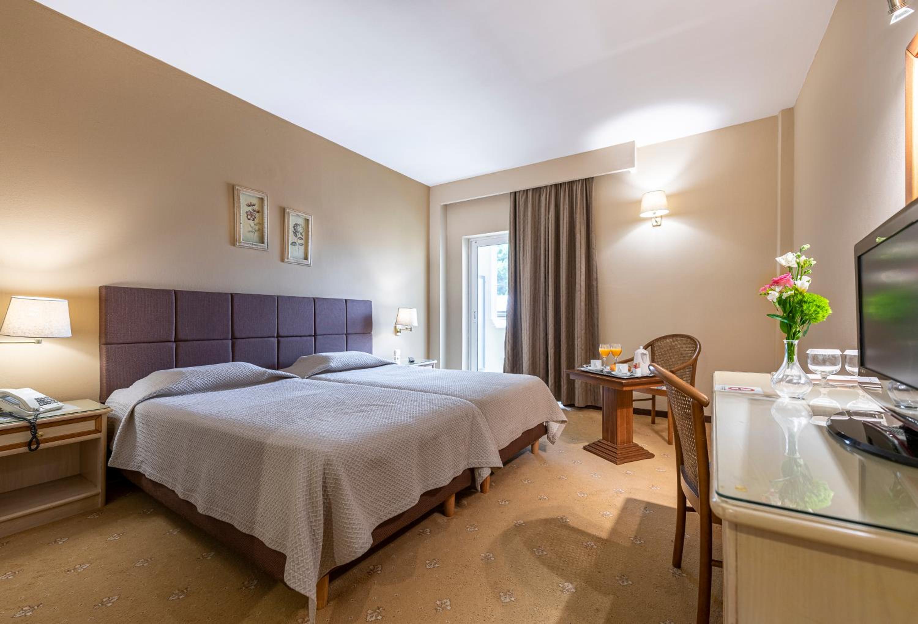 Standard Double or Twin Room - Photo 3
