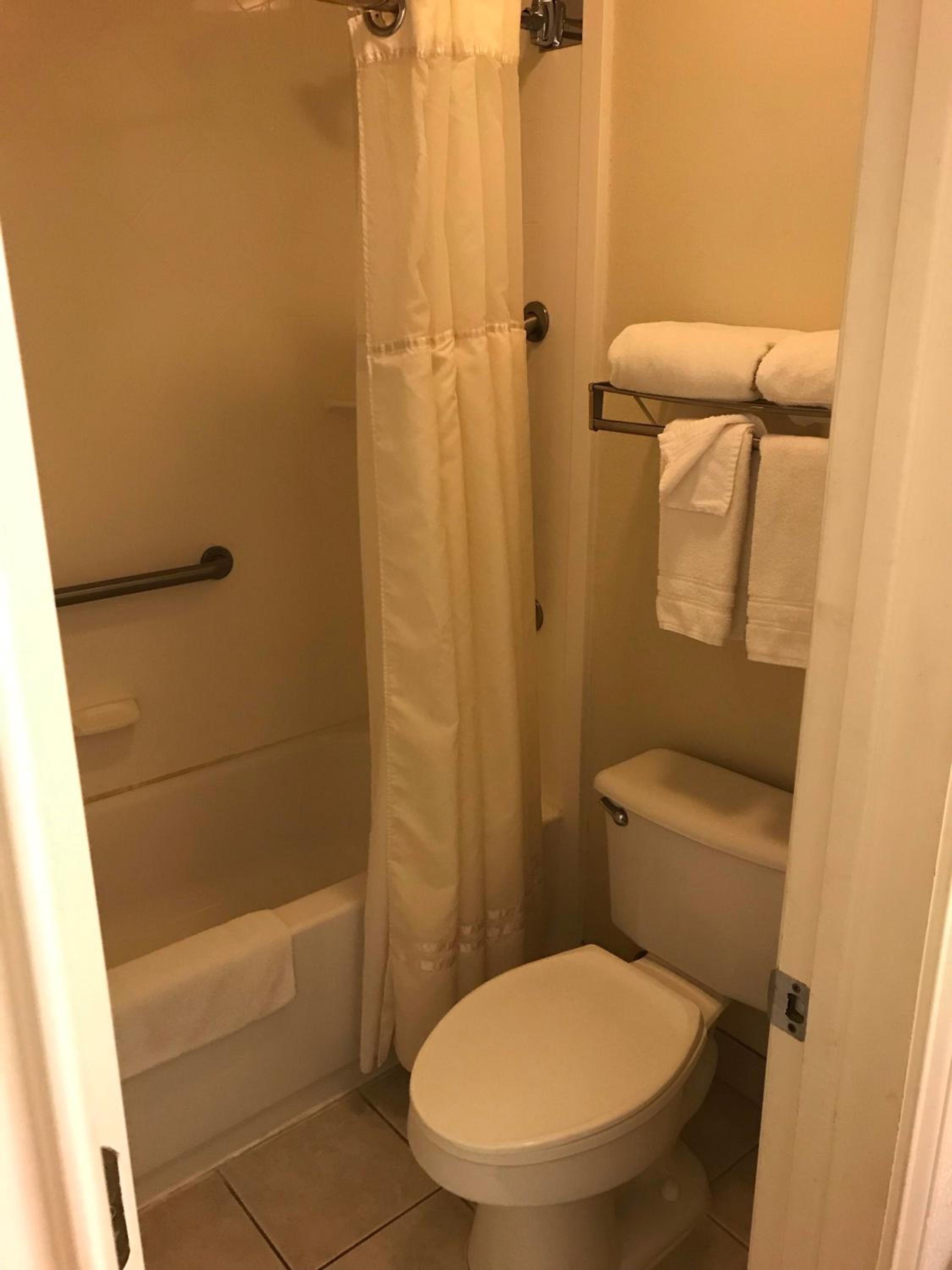 One-Bedroom King Suite - Non-Smoking photo 2