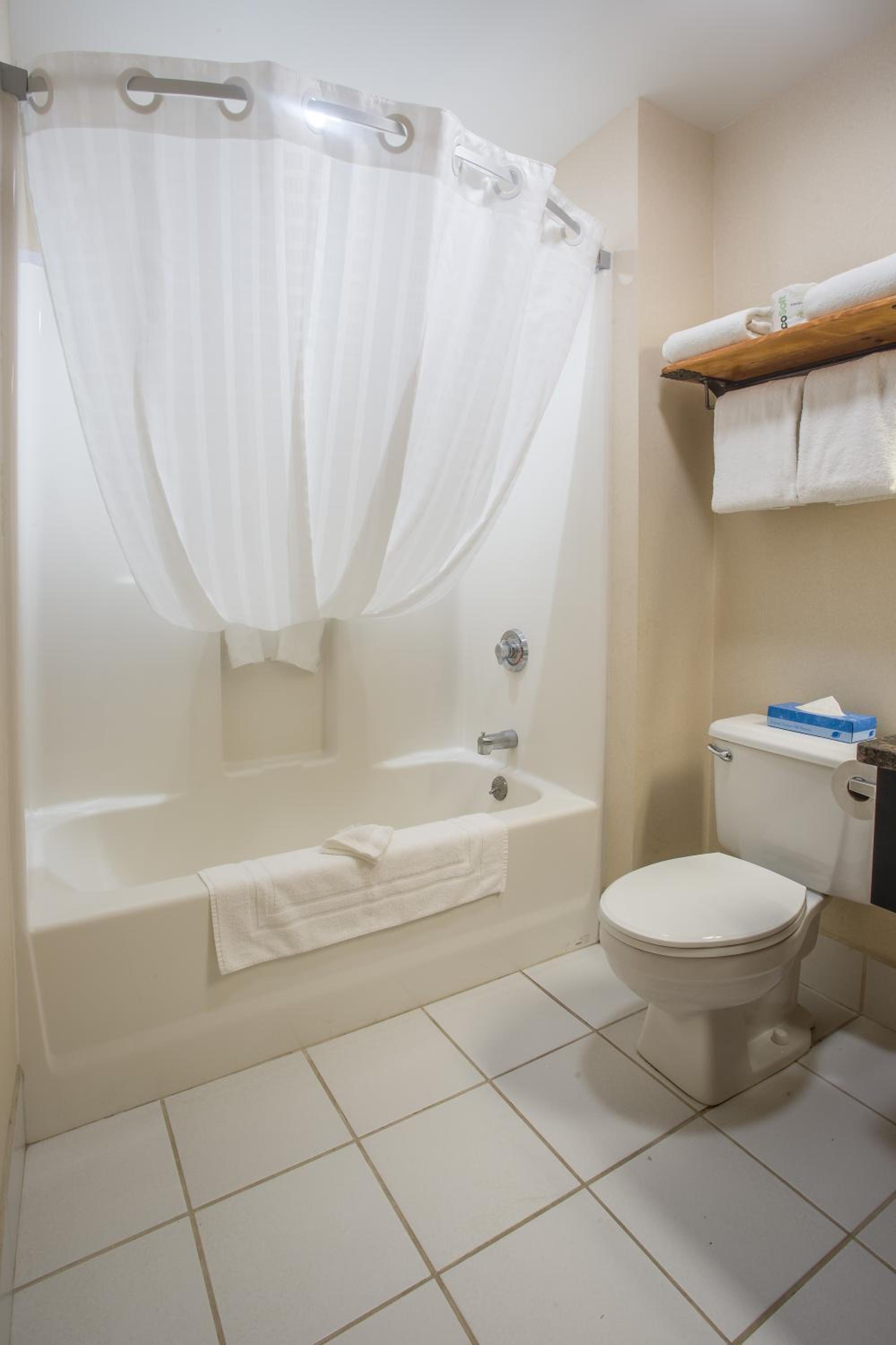 Standard King Room photo 2