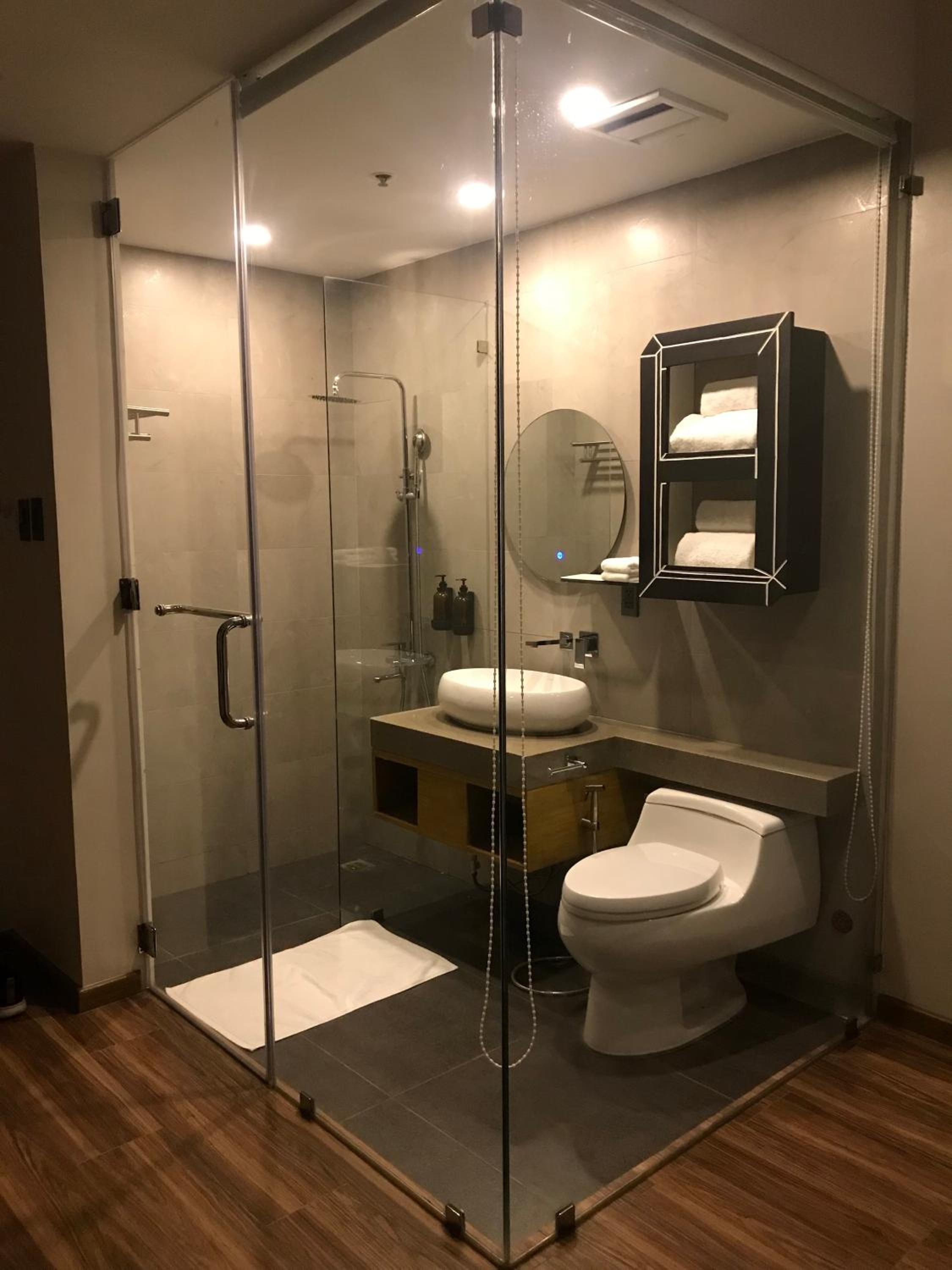 Deluxe King Room - Photo 7