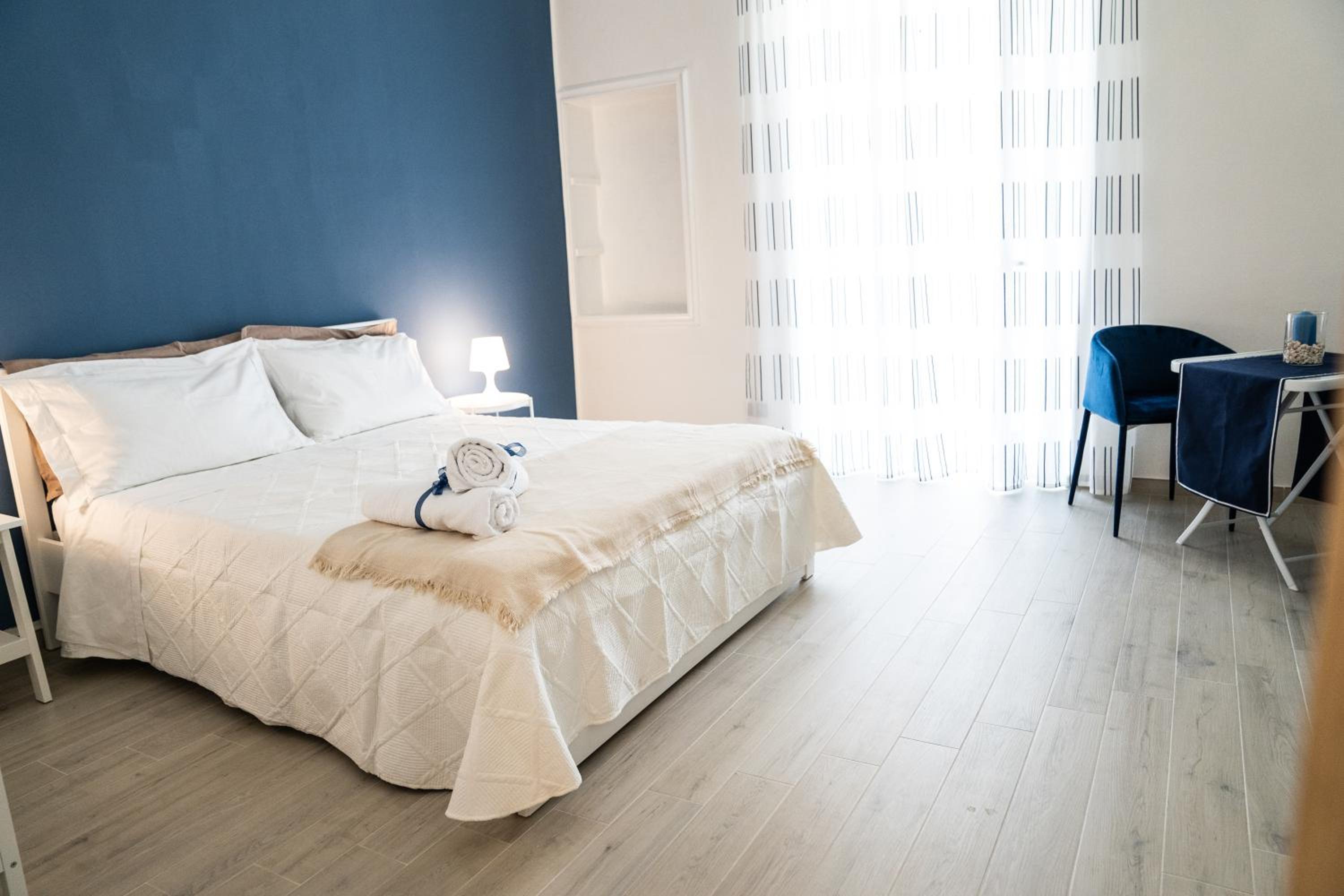 One-Bedroom House - Photo 16