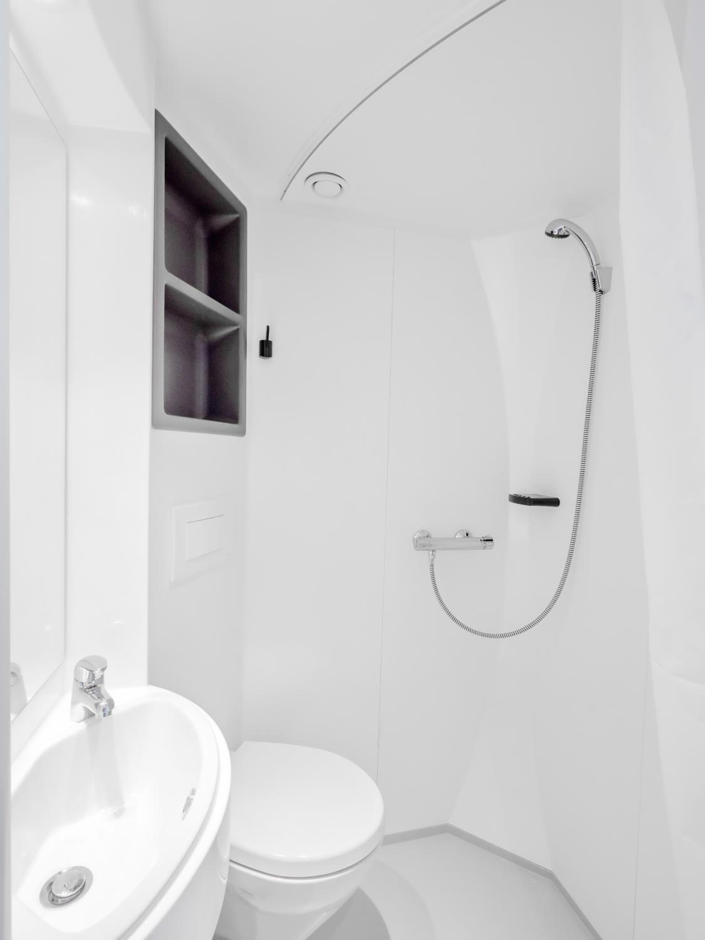 Budget Single Room with Small Bathroom photo 2