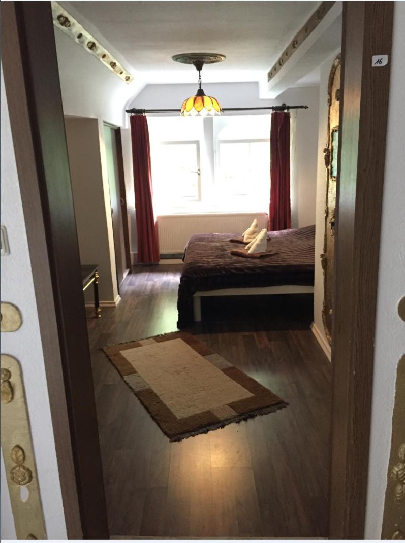 Budget Double Room photo 3