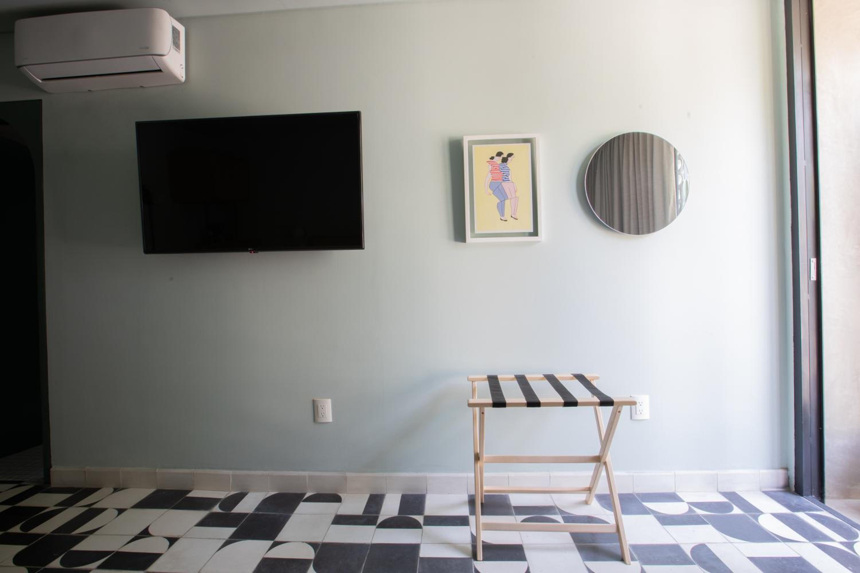 Double Room with Balcony - Photo 4