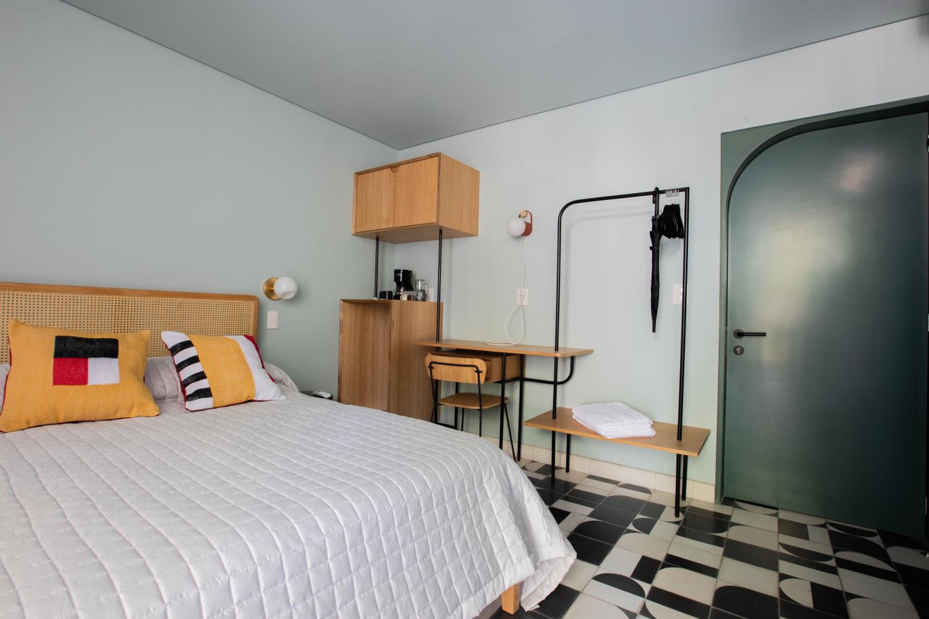 Double Room with Balcony - Photo 11