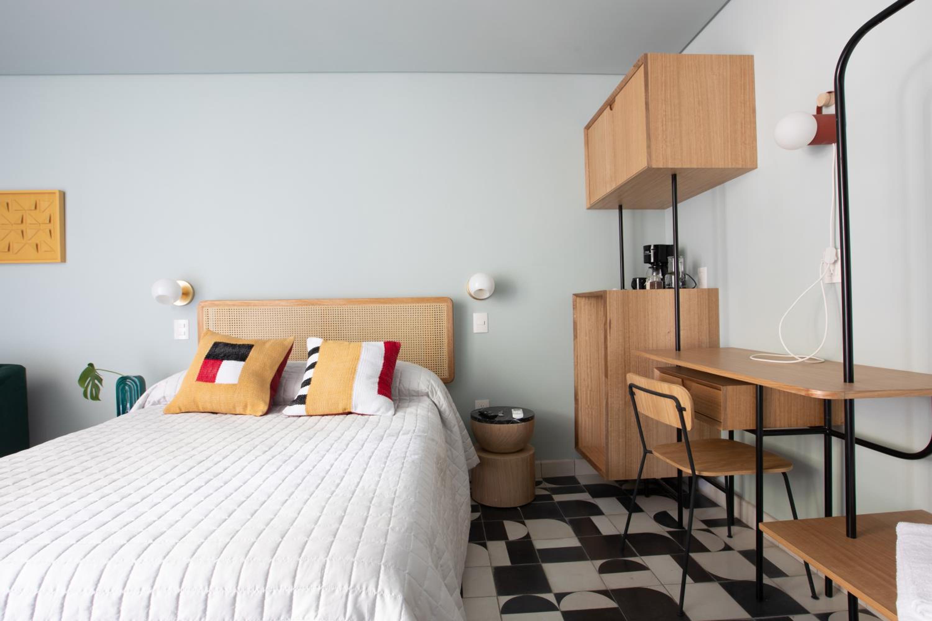 Double Room with Balcony - Photo 10