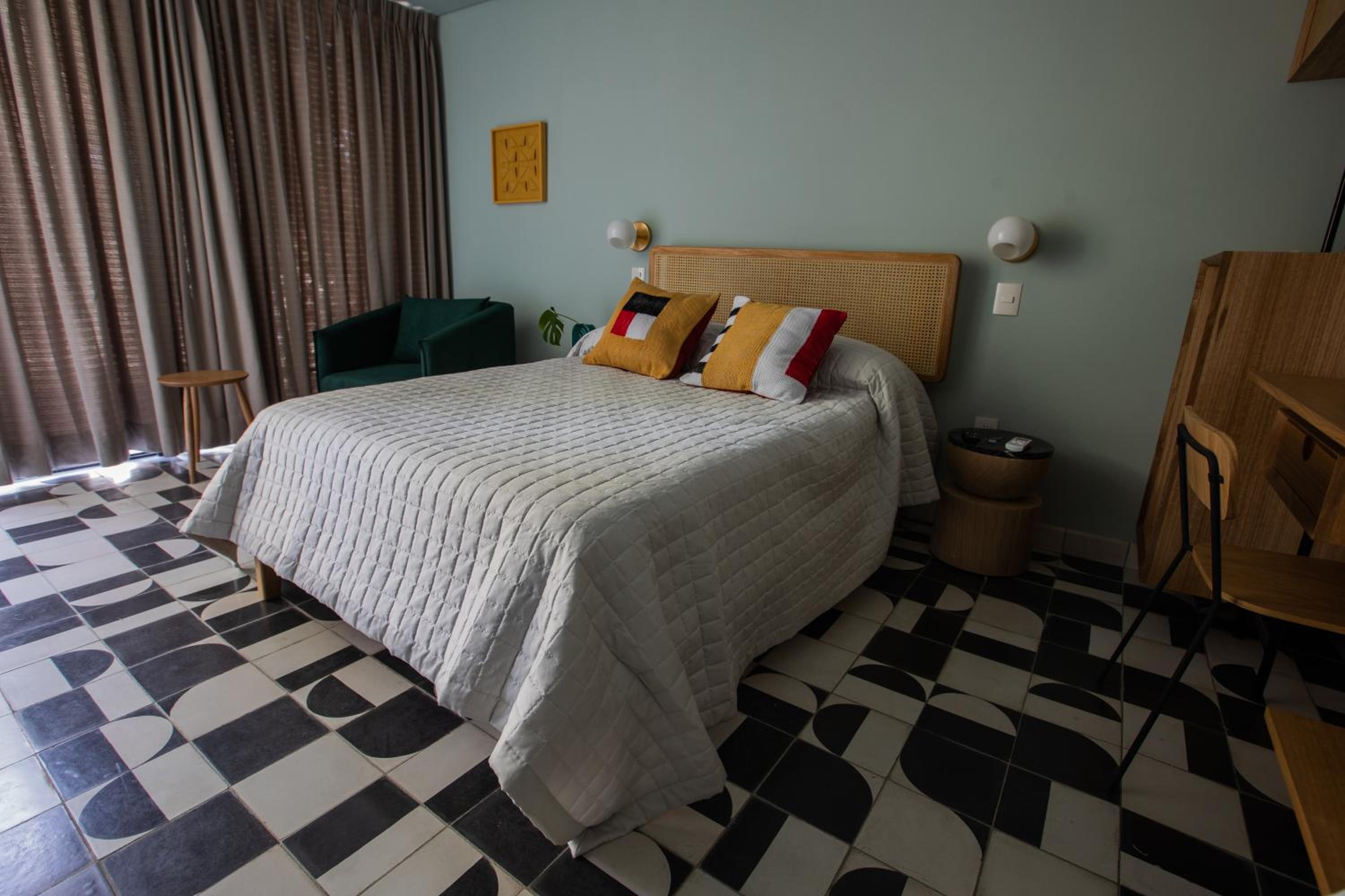 Double Room with Balcony - Photo 6