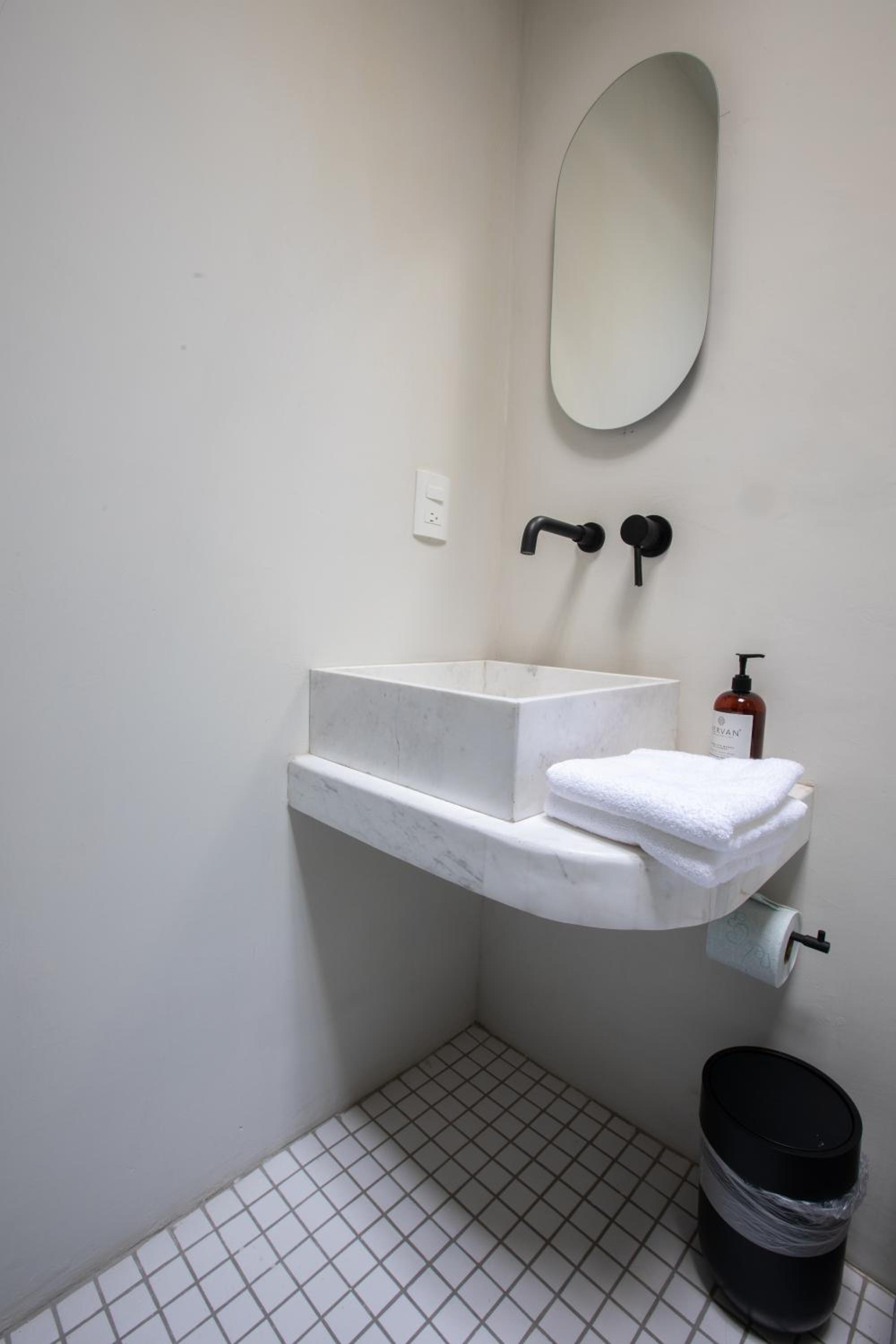 Double Room with Balcony - Photo 12