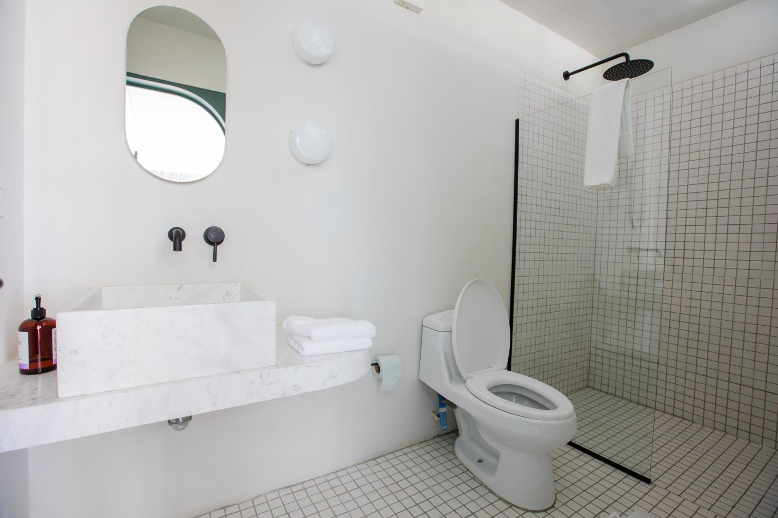 Double Room with Balcony - Photo 13
