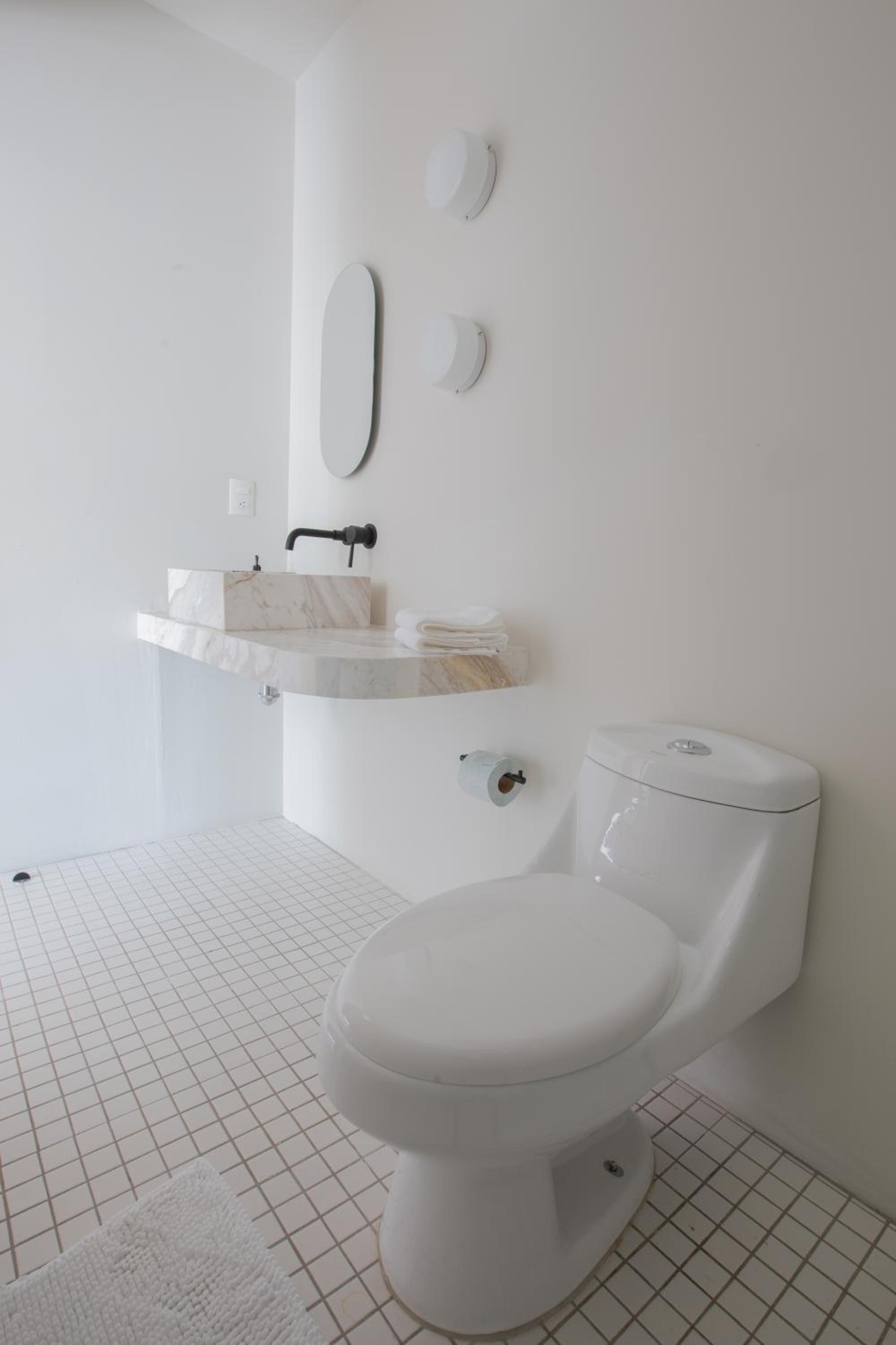 Double Room with Balcony - Photo 14