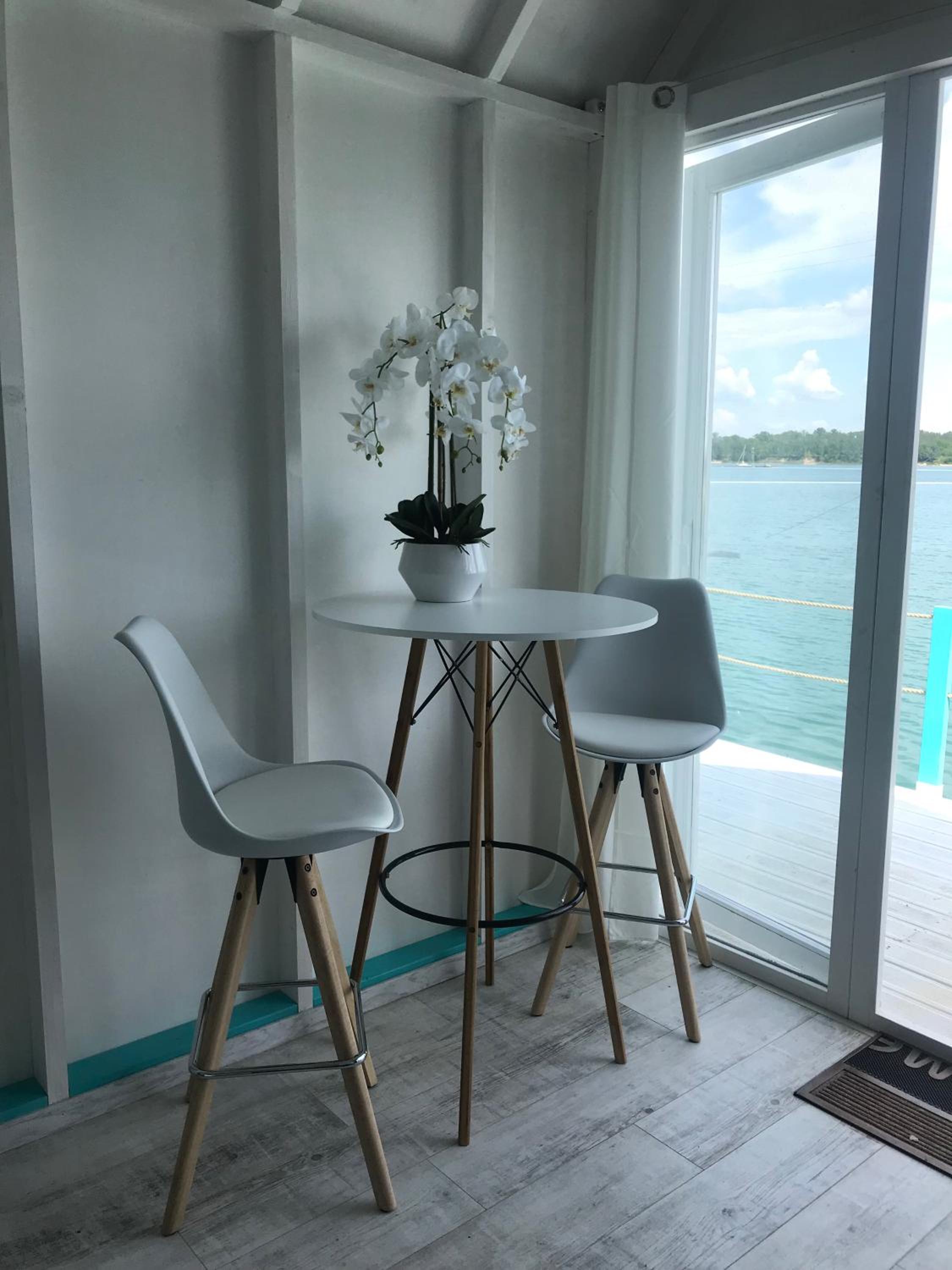 Room for 4 persons with lake view