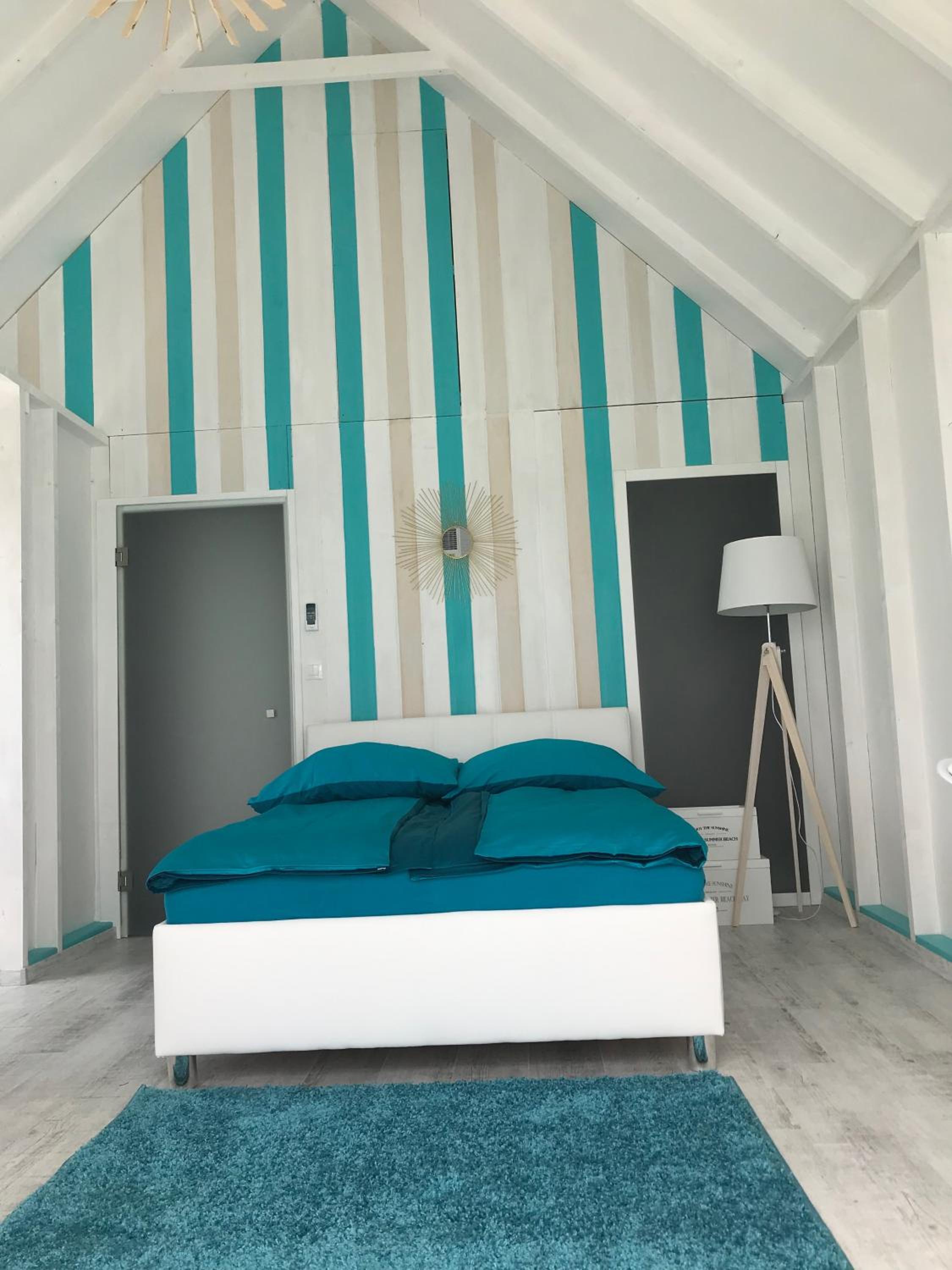 Room for 4 persons with lake view photo 3