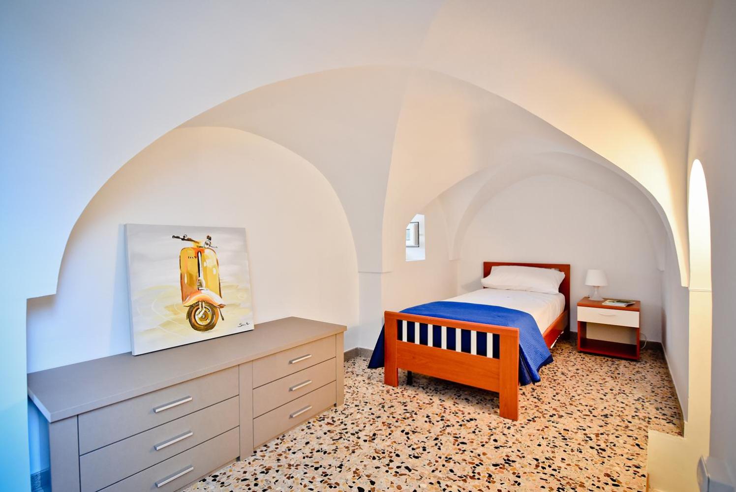 Two-Bedroom House - Photo 16
